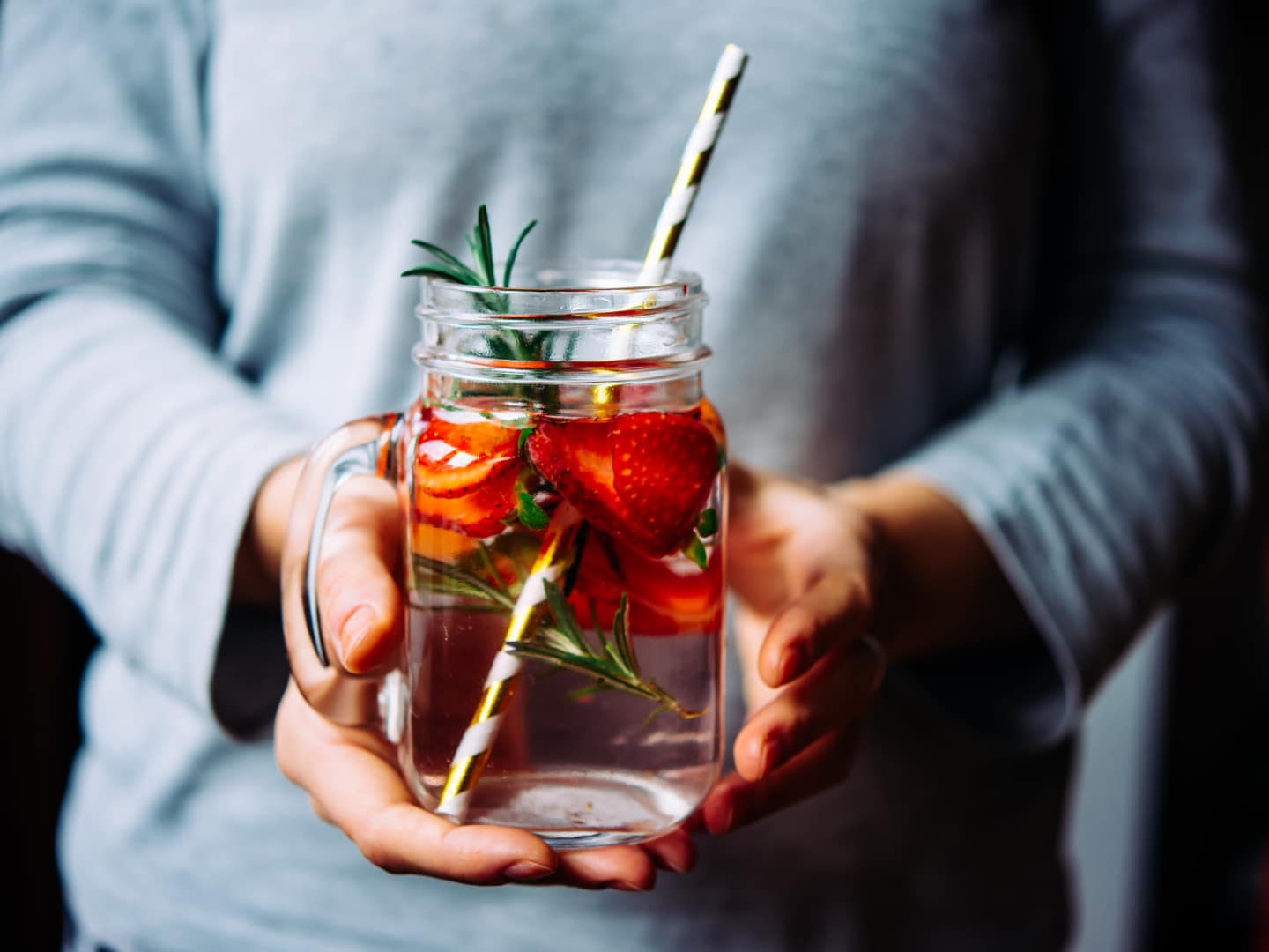 Makupari: viini ja mansikat