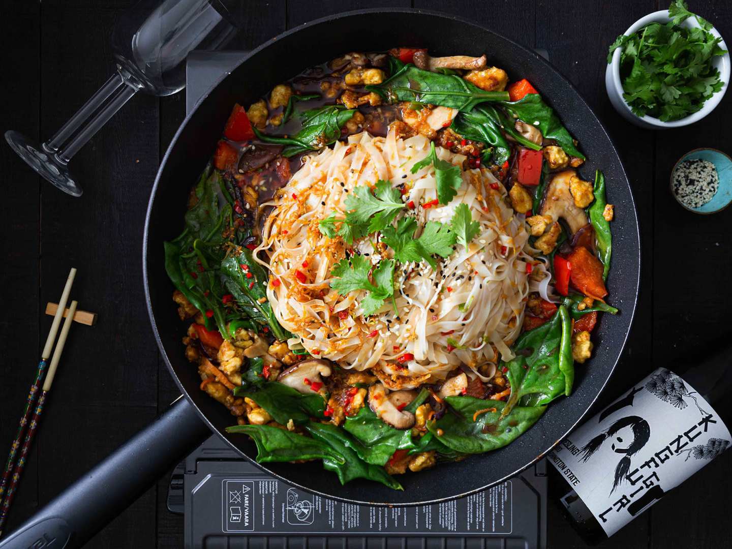 Nuudeliwok Jalotofulla ja ponzukastikkeella