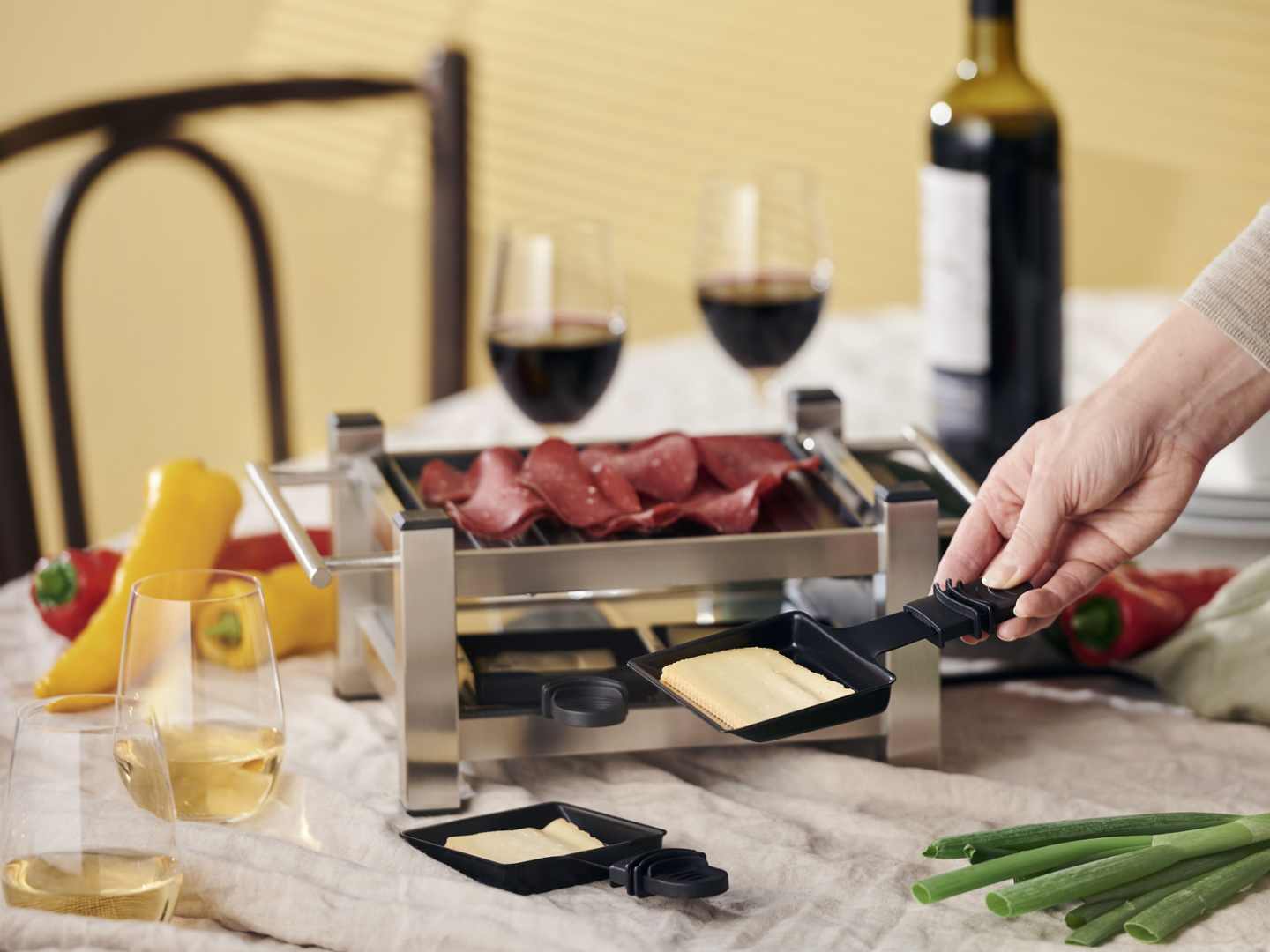 raclette-katso-vinkit-raclette-iltaan-viinimaa