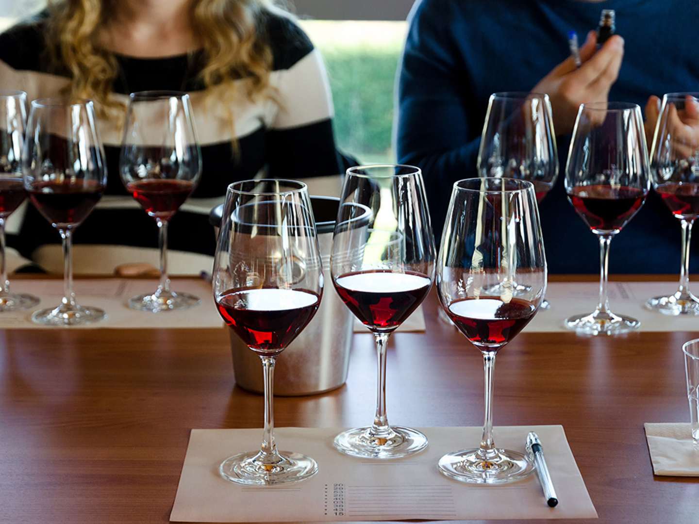 Provning av tre röda viner.