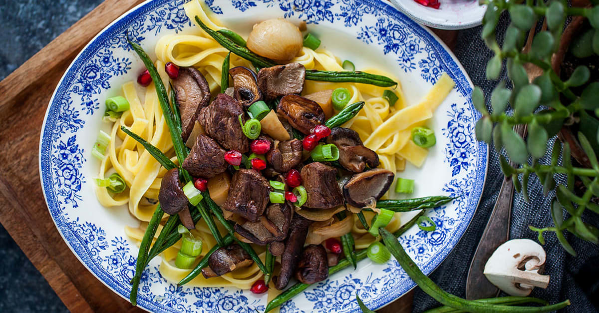 Vintrig pasta med biff, svamp och rotfrukter | folk o folk