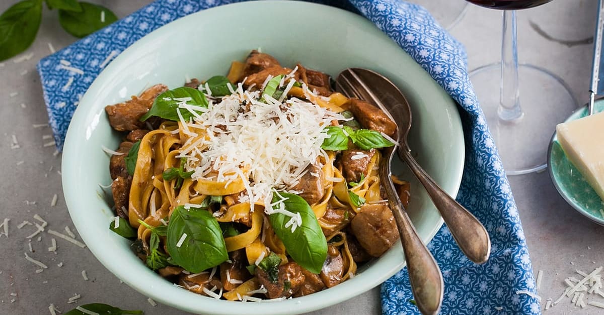 Krämig, lyxig pasta med oxfilé och svamp | folk o folk