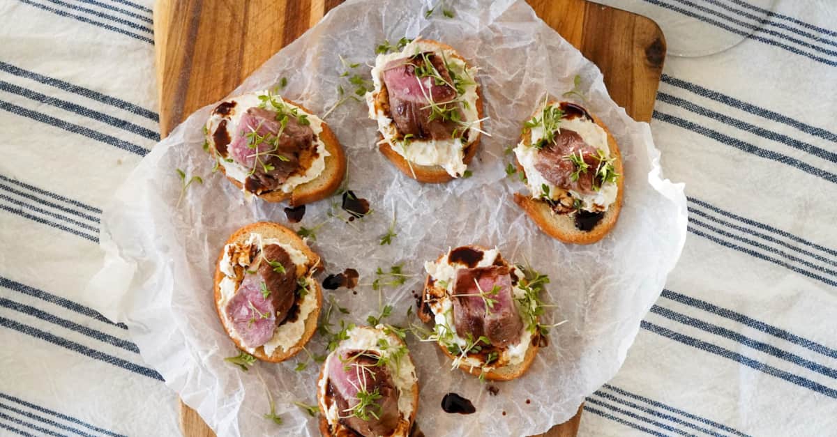 Pintxos med lammfilé och getost- och kronärtskockskräm | folk o folk