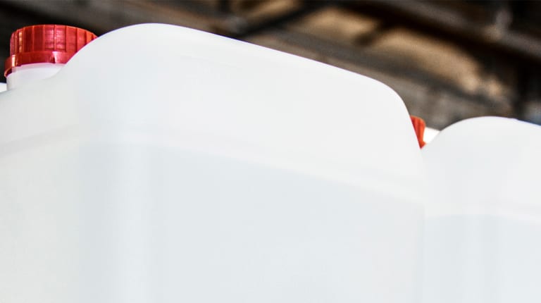 Muista kierrättää tyhjät muovikanisterit