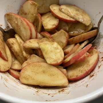 Toss Apples With Sauce