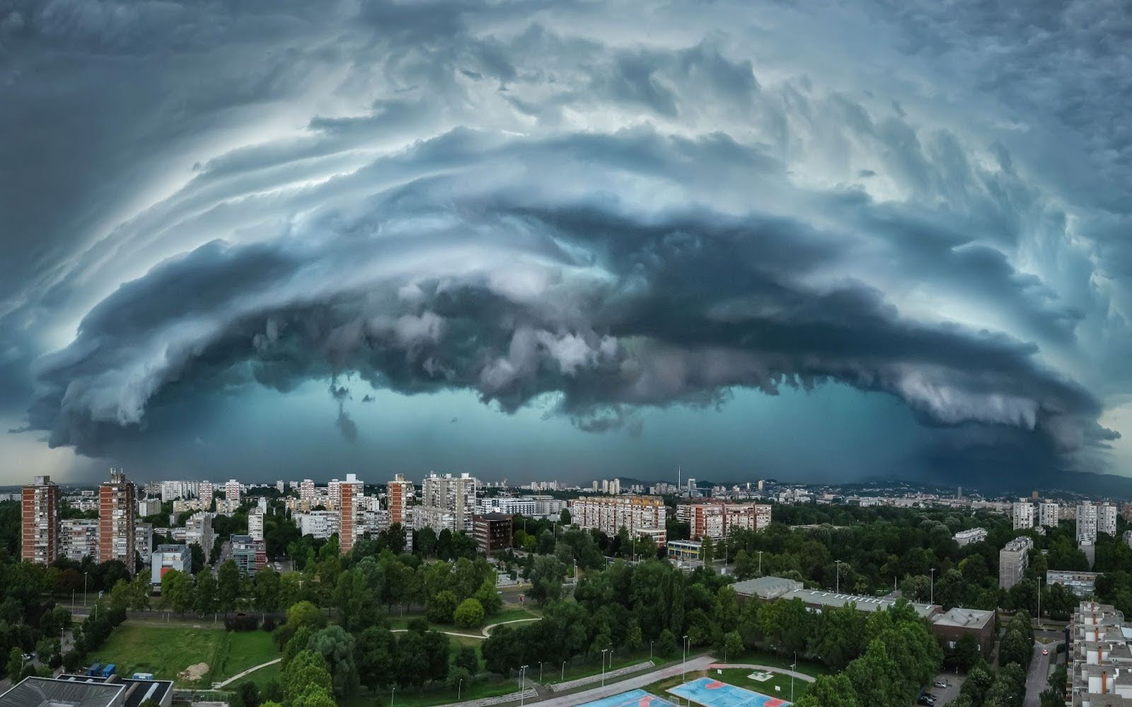 Superćelija Zagreb.jpg