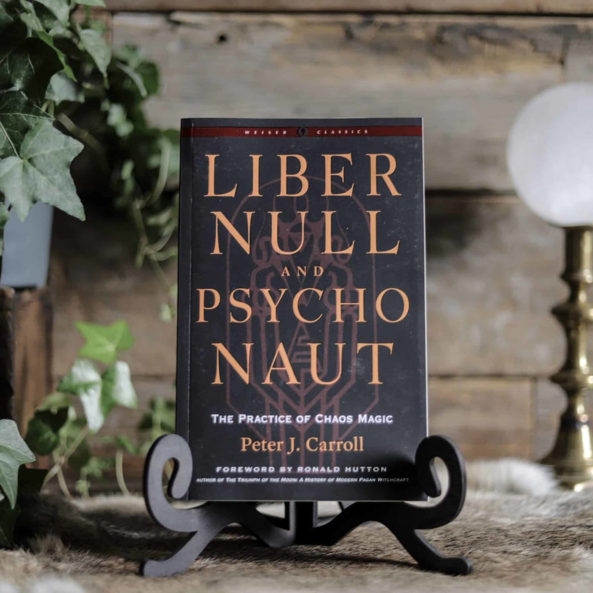 Una guía esencial al Liber Null: La piedra fundacional de la Magia del Caos