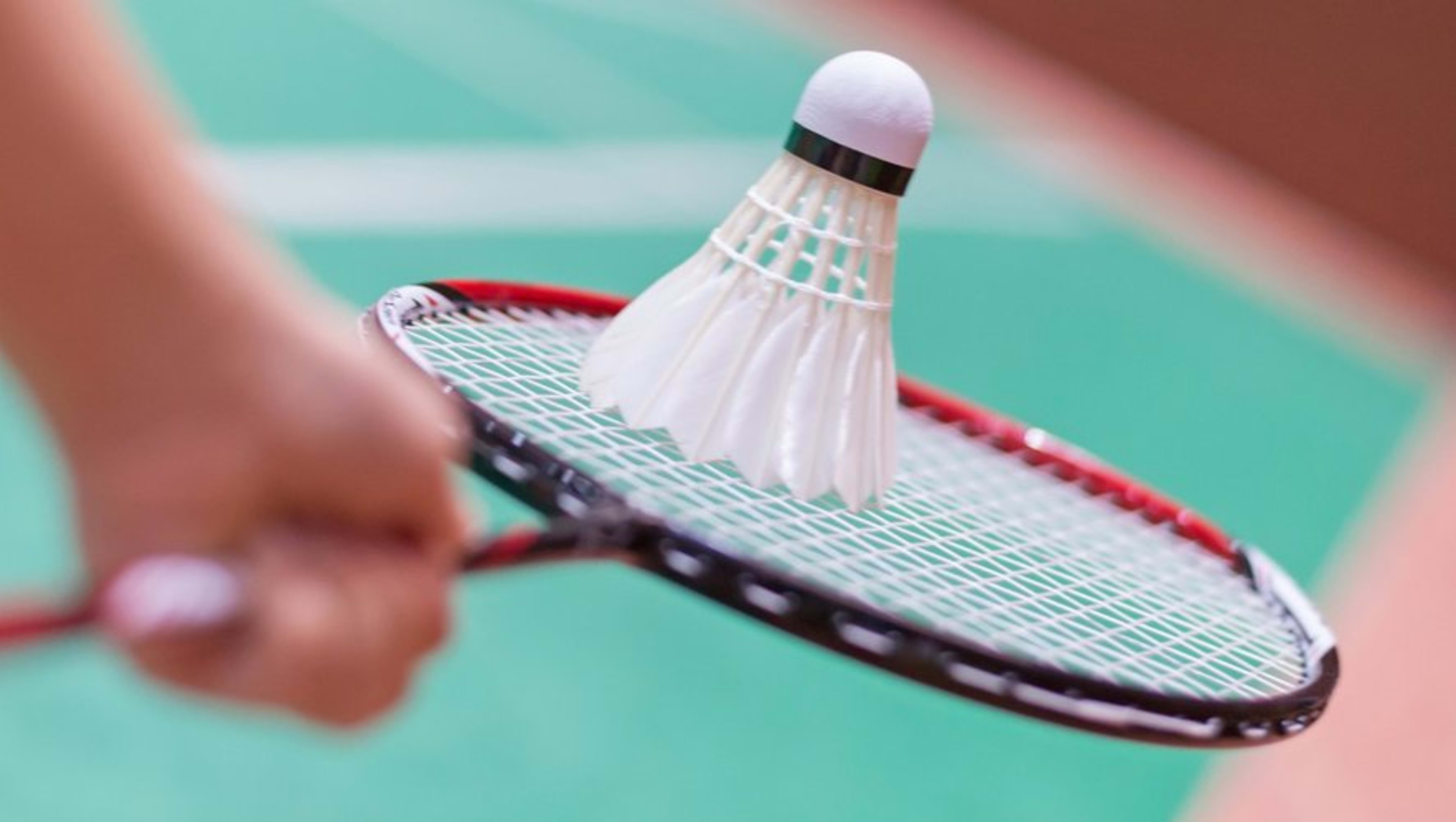 raquette et volant de badminton