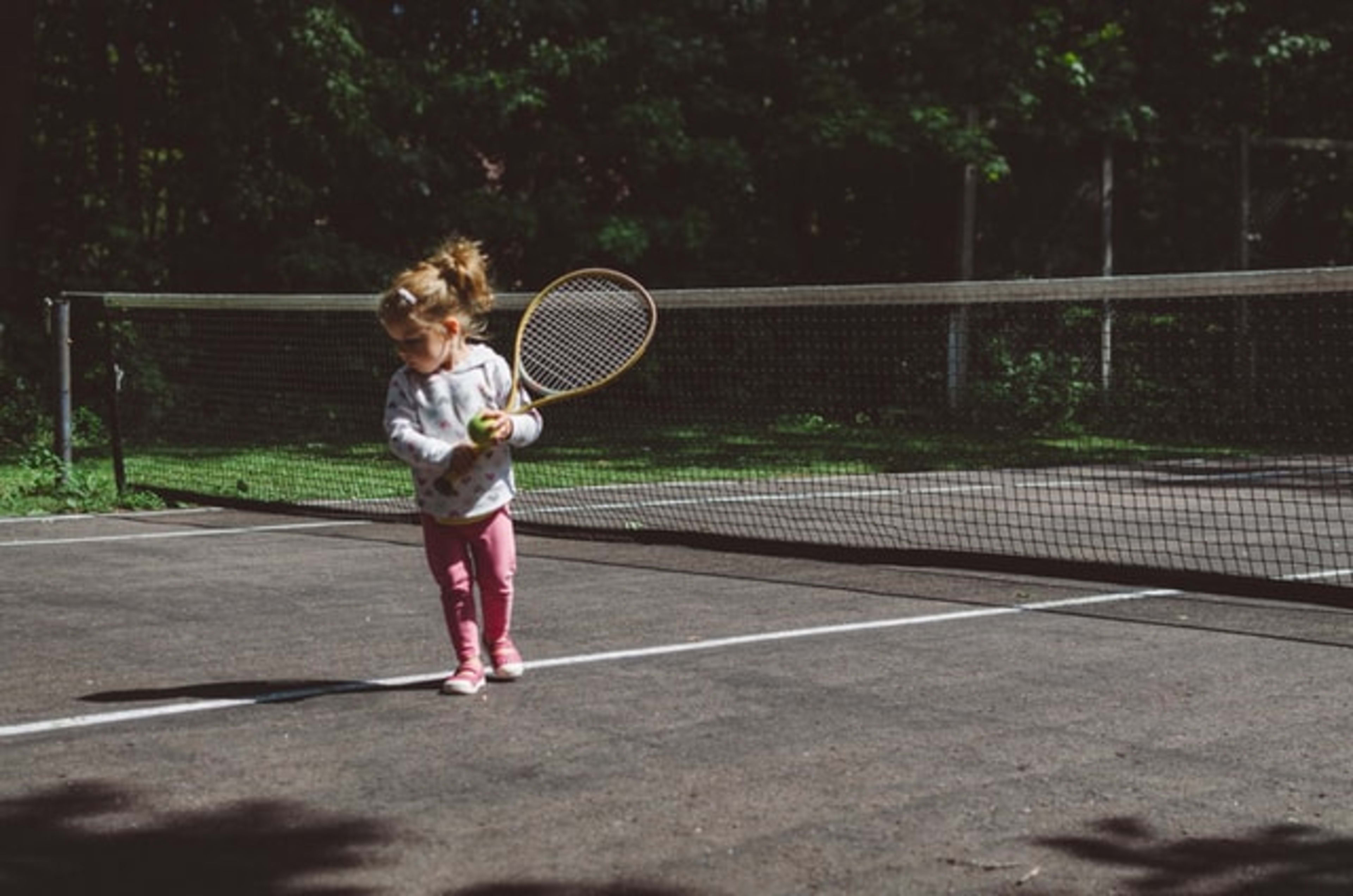 Pourquoi inscrire son enfant en stage de tennis ?