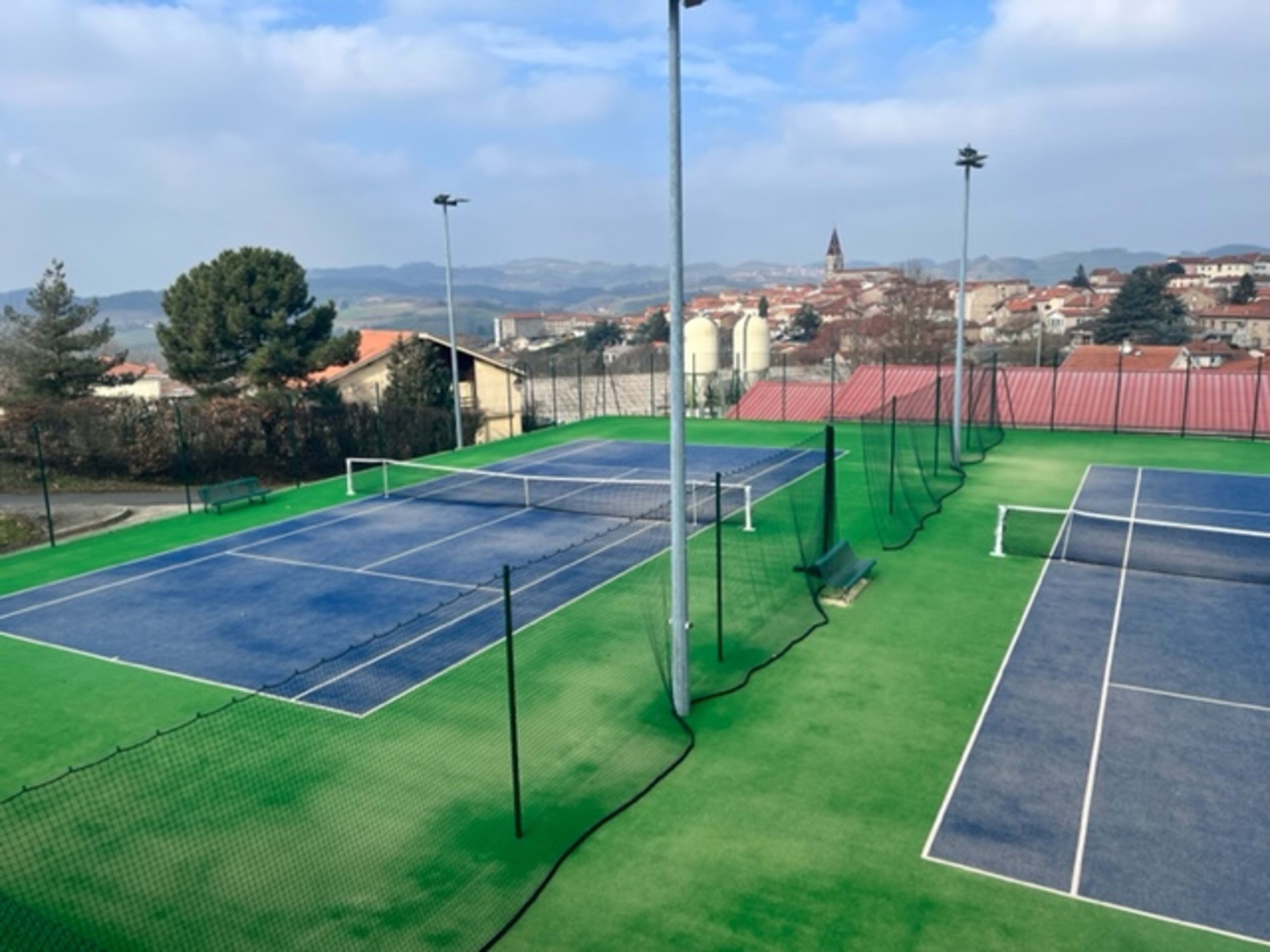 Améliorer son jeu sur les différentes surfaces de terrains de tennis