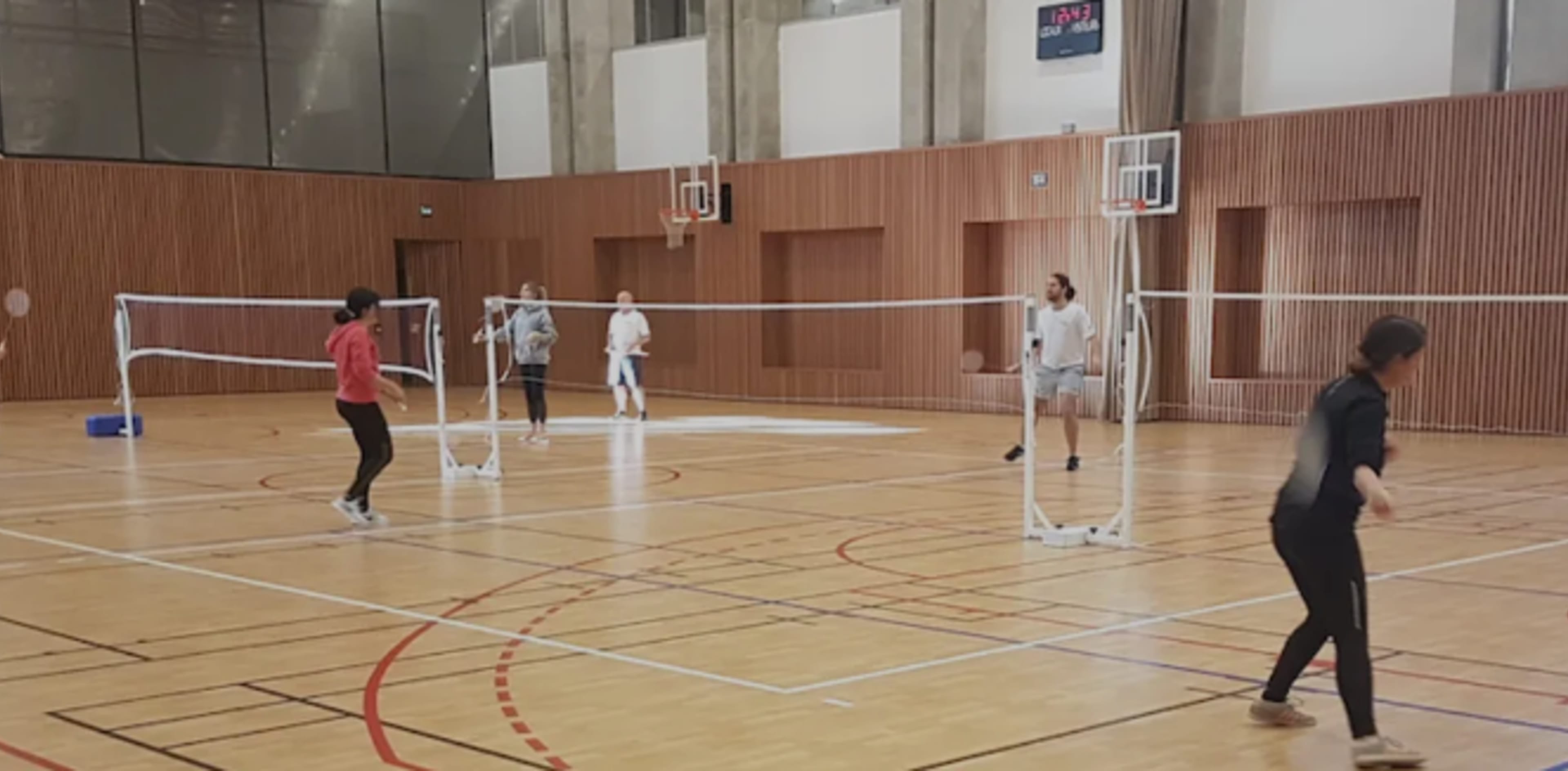 Play Badminton in Paris