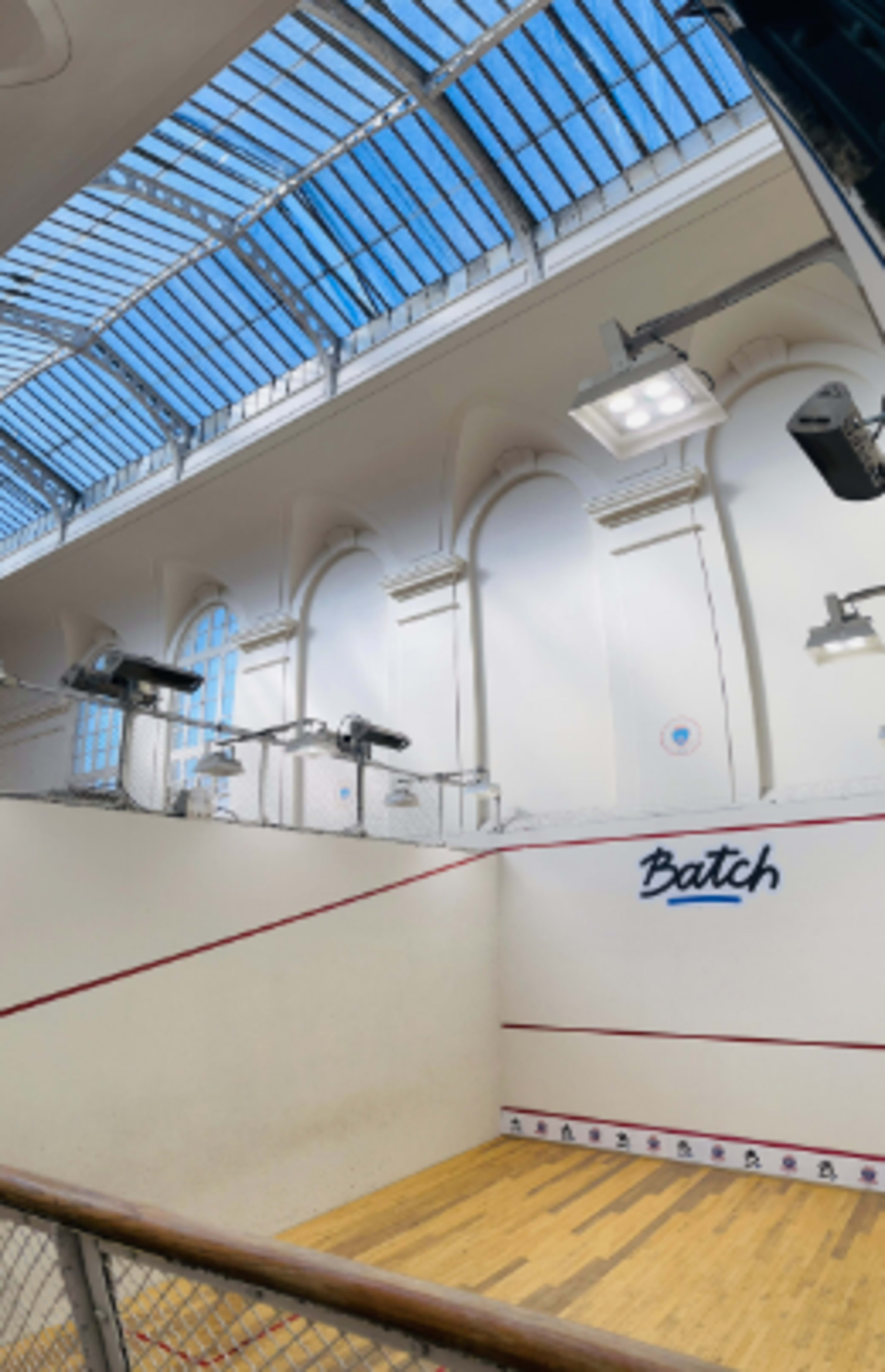 Play squash in Paris