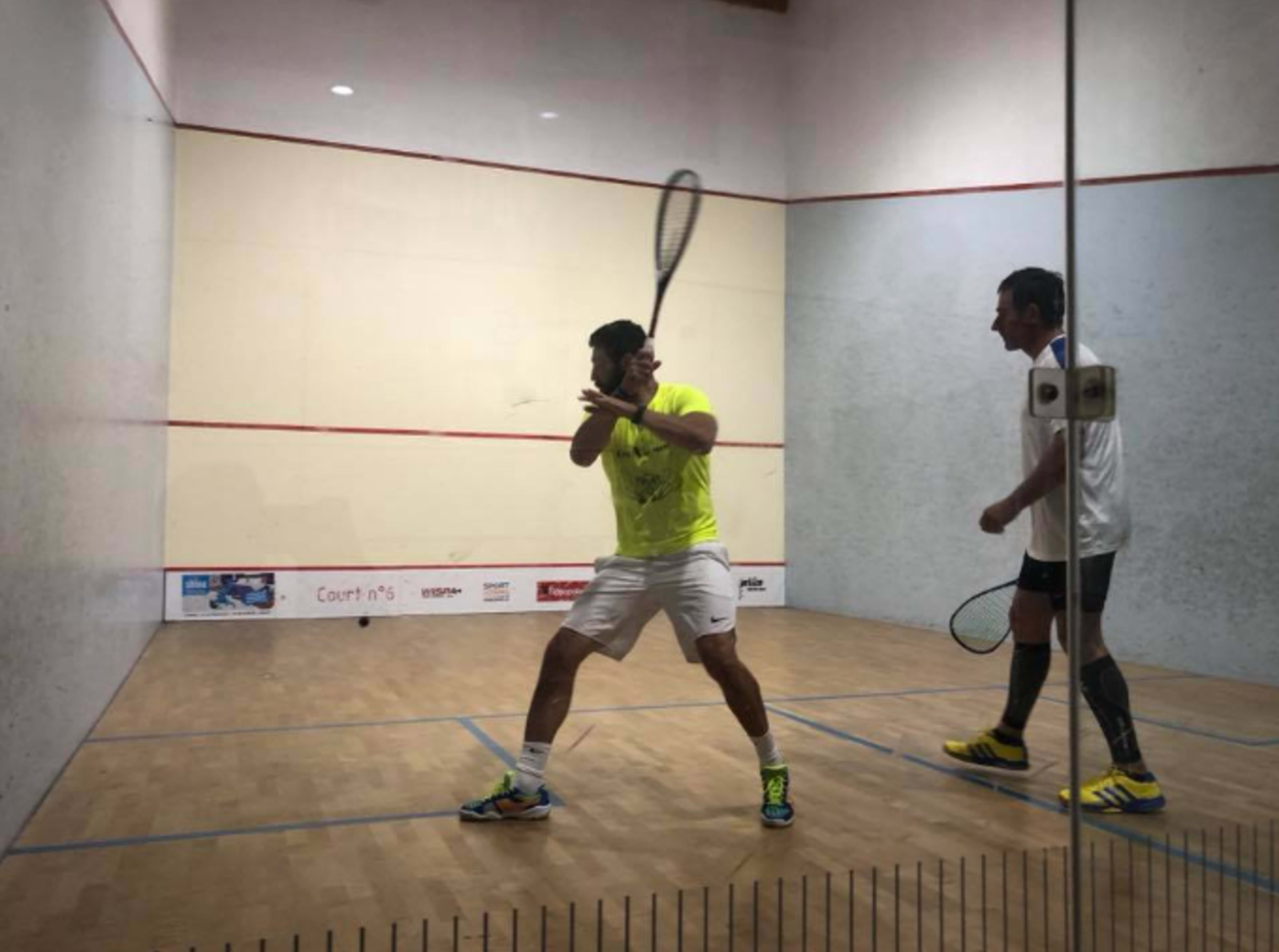 Play squash in Paris