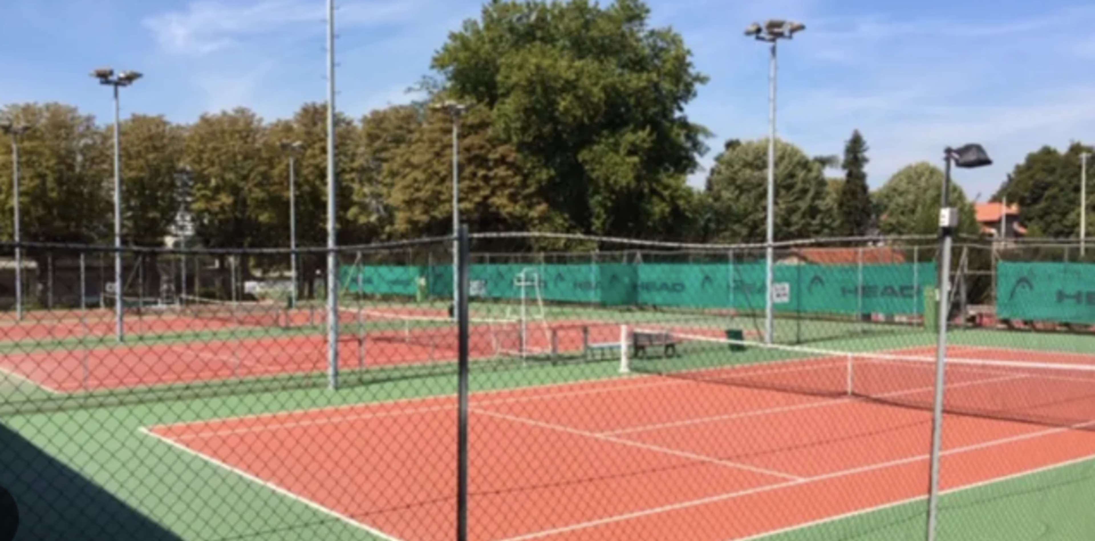 Where can I play tennis in Lyon ?