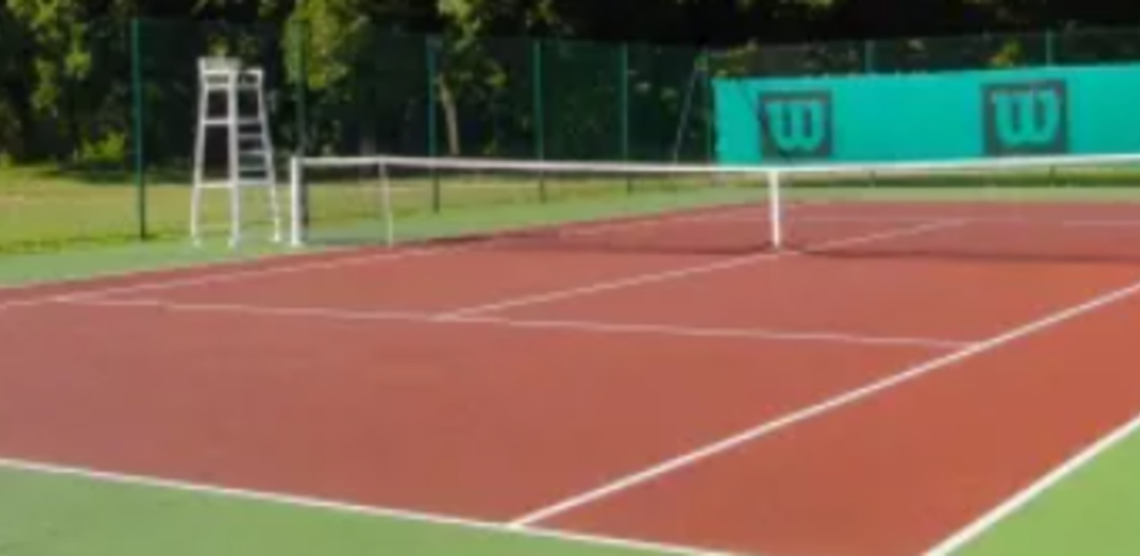Where can I play tennis in Lyon ?