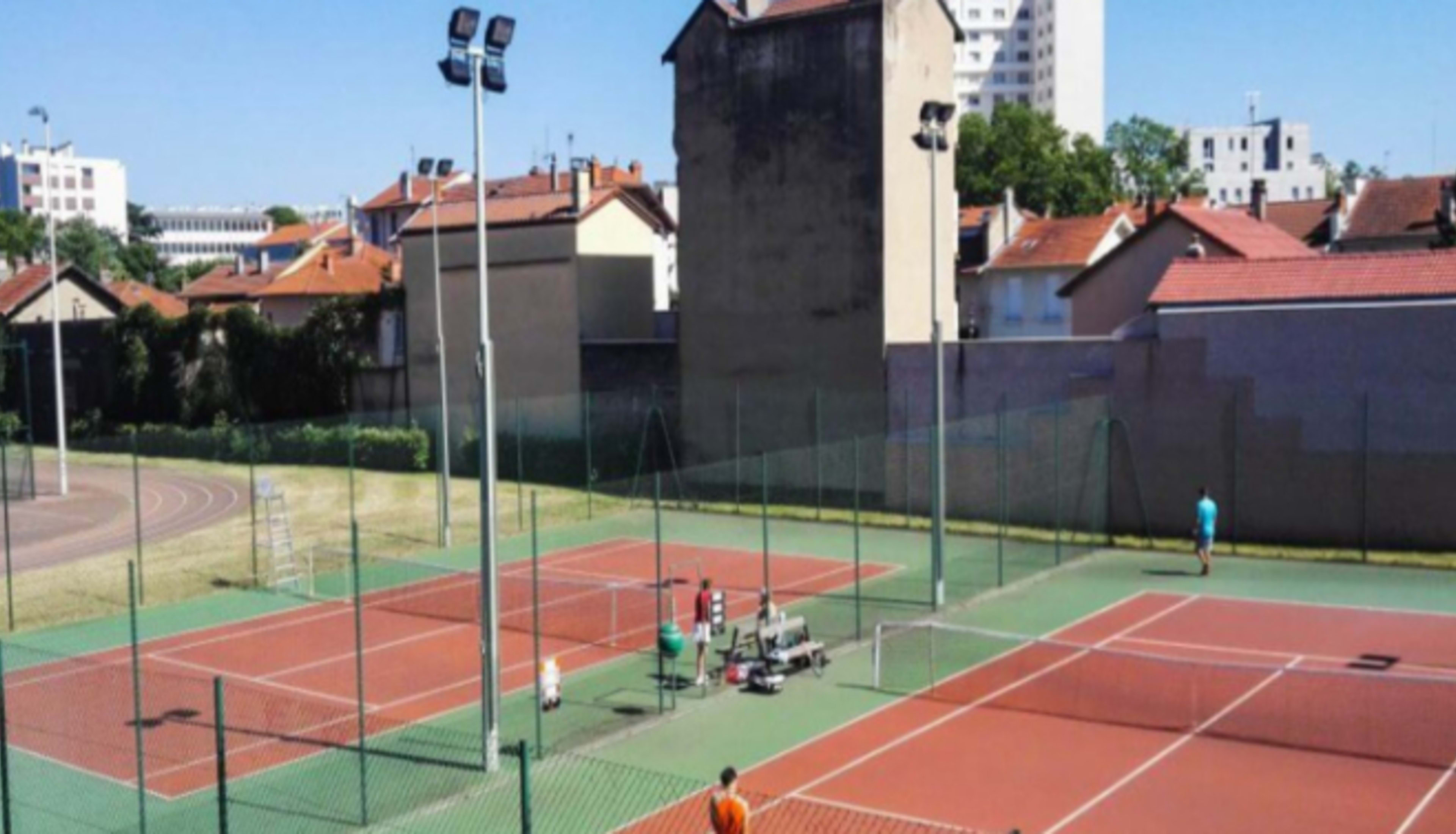 Where can I play tennis in Lyon ?