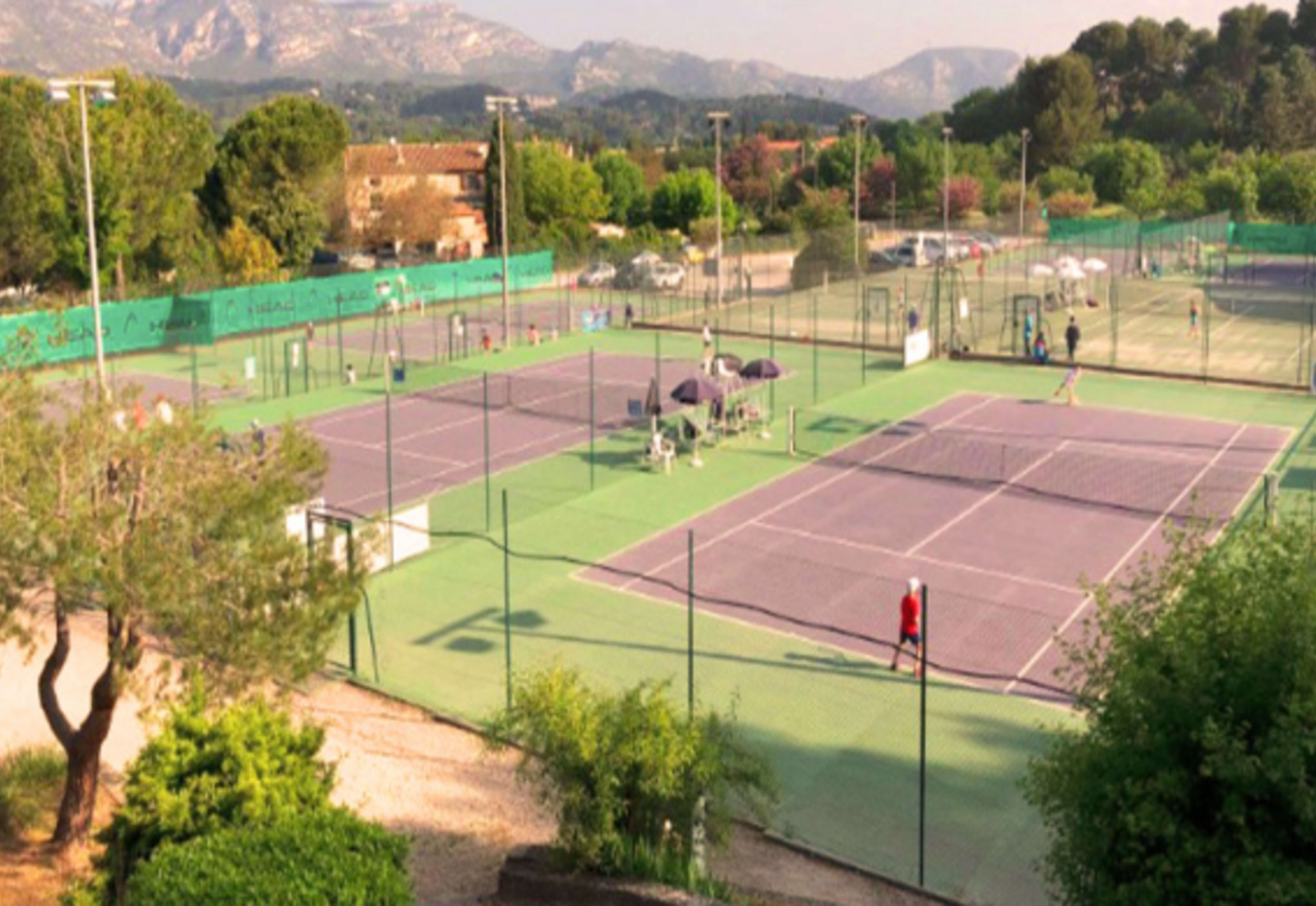 Jouer au tennis à Marseille