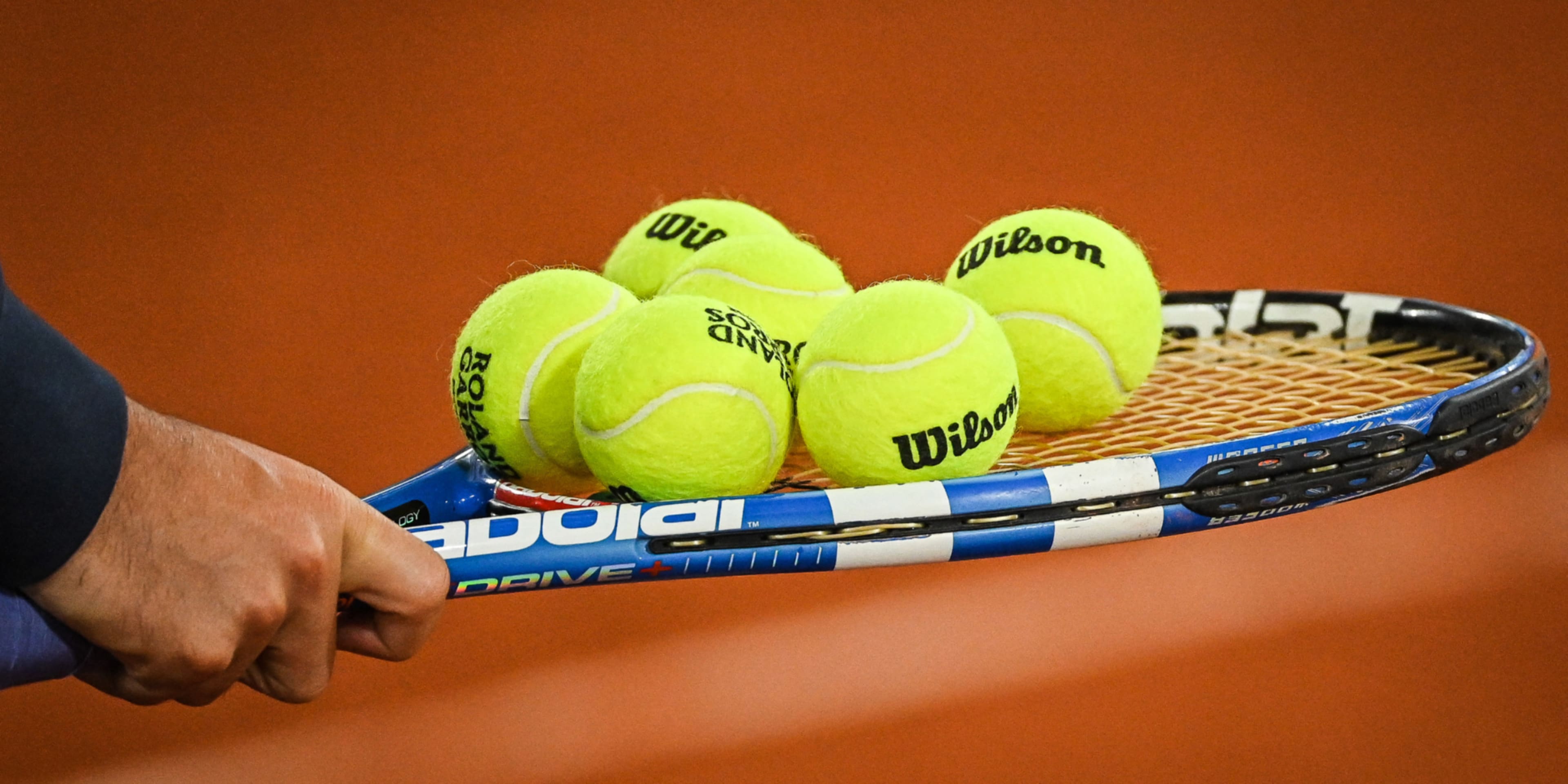 Les Différences Cruciales Entre le Tennis et le Padel que Vous Devez Connaître