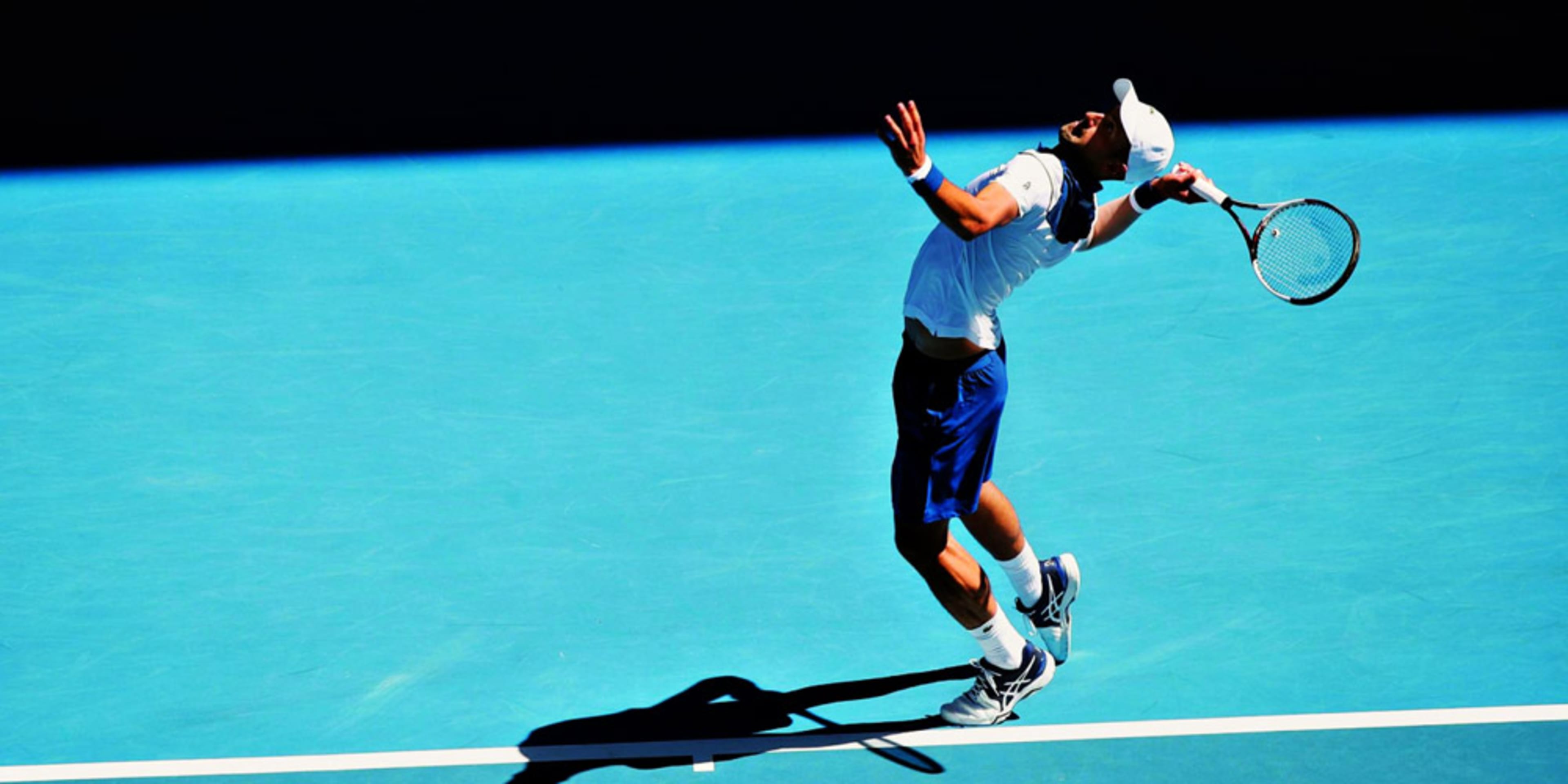 Améliore ton service au tennis : Techniques et conseils