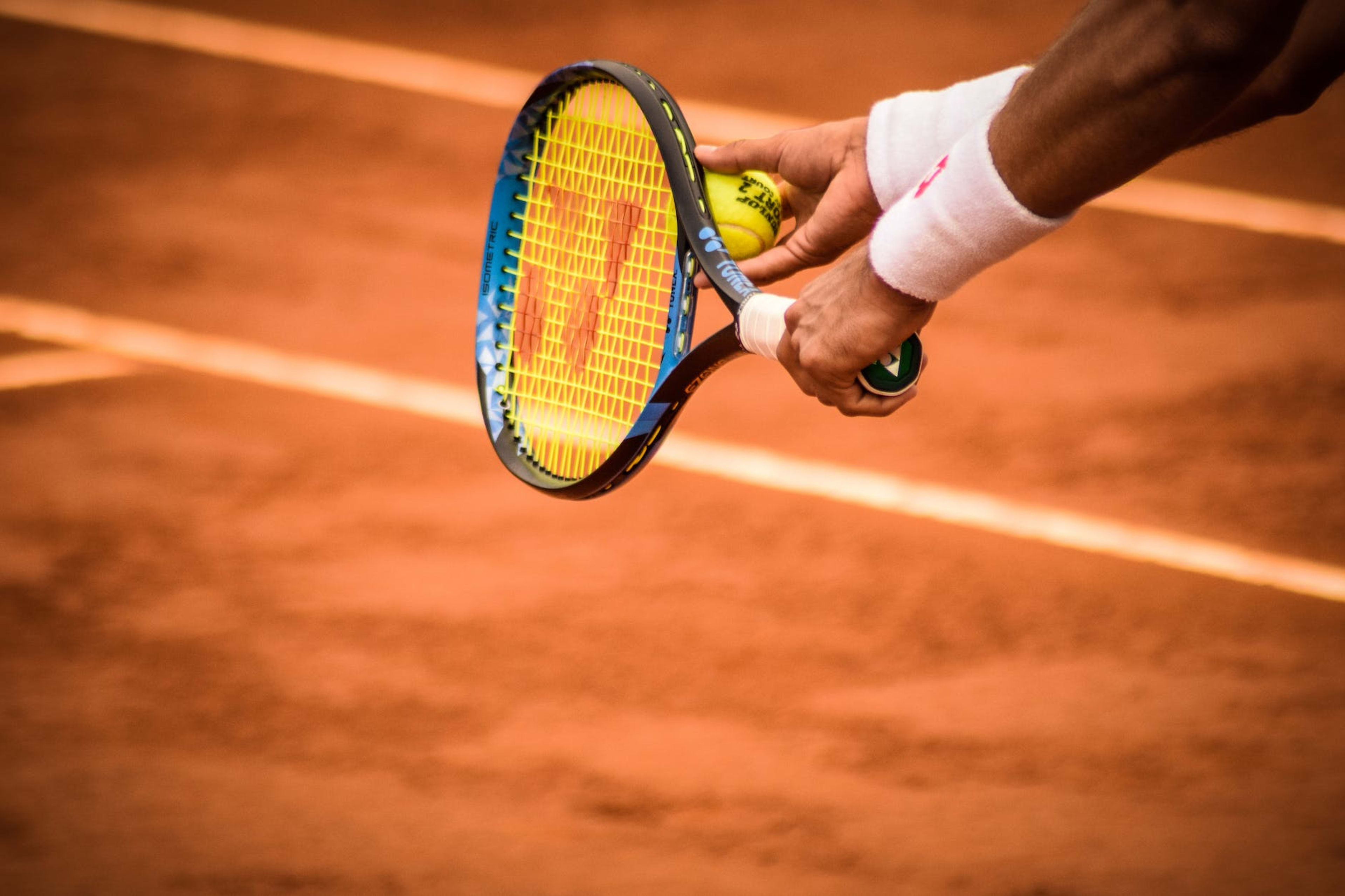 L'Évolution des Techniques de Service au Tennis : Du Classique au Moderne