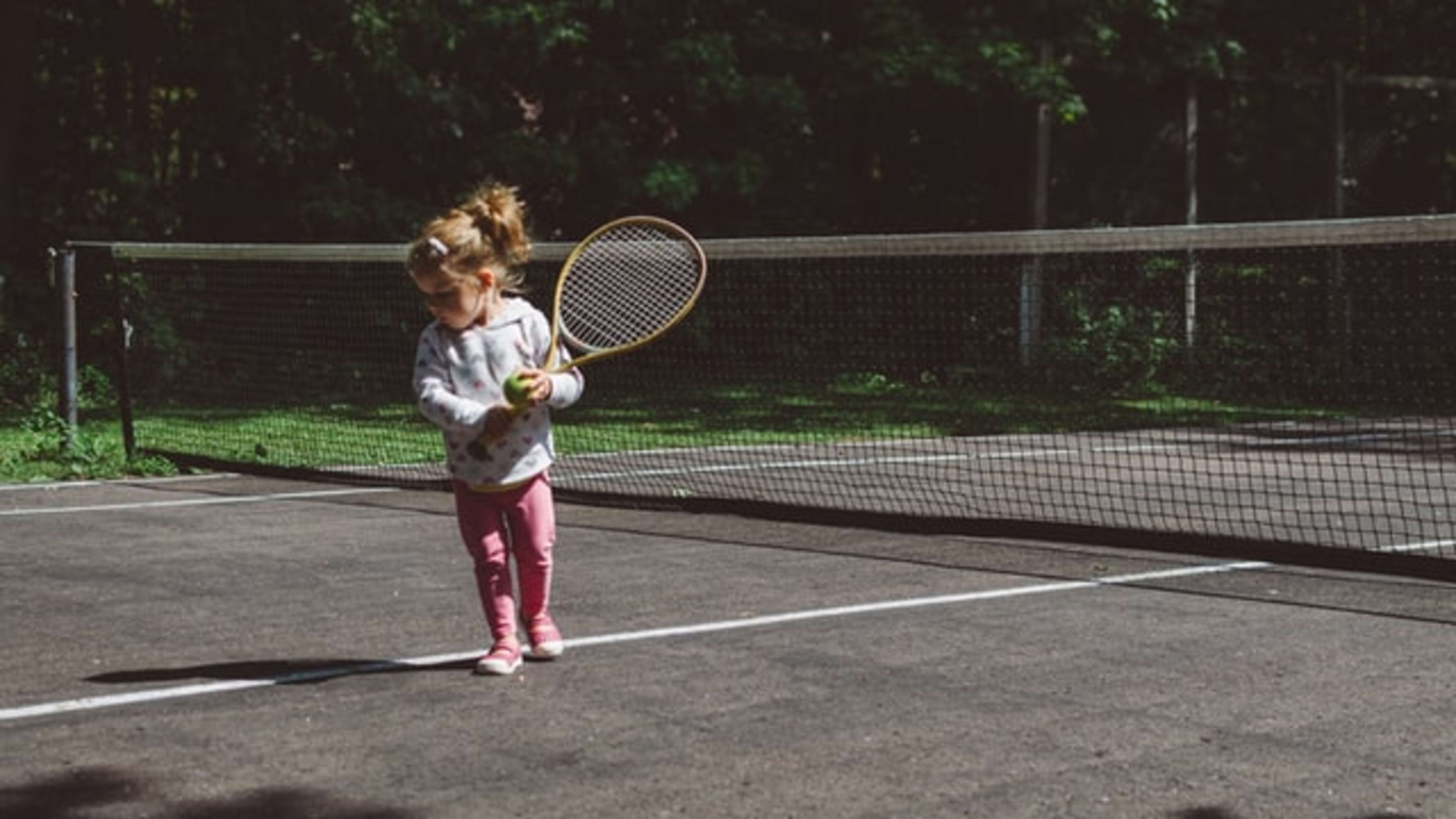 Pourquoi inscrire son enfant en stage de tennis ?