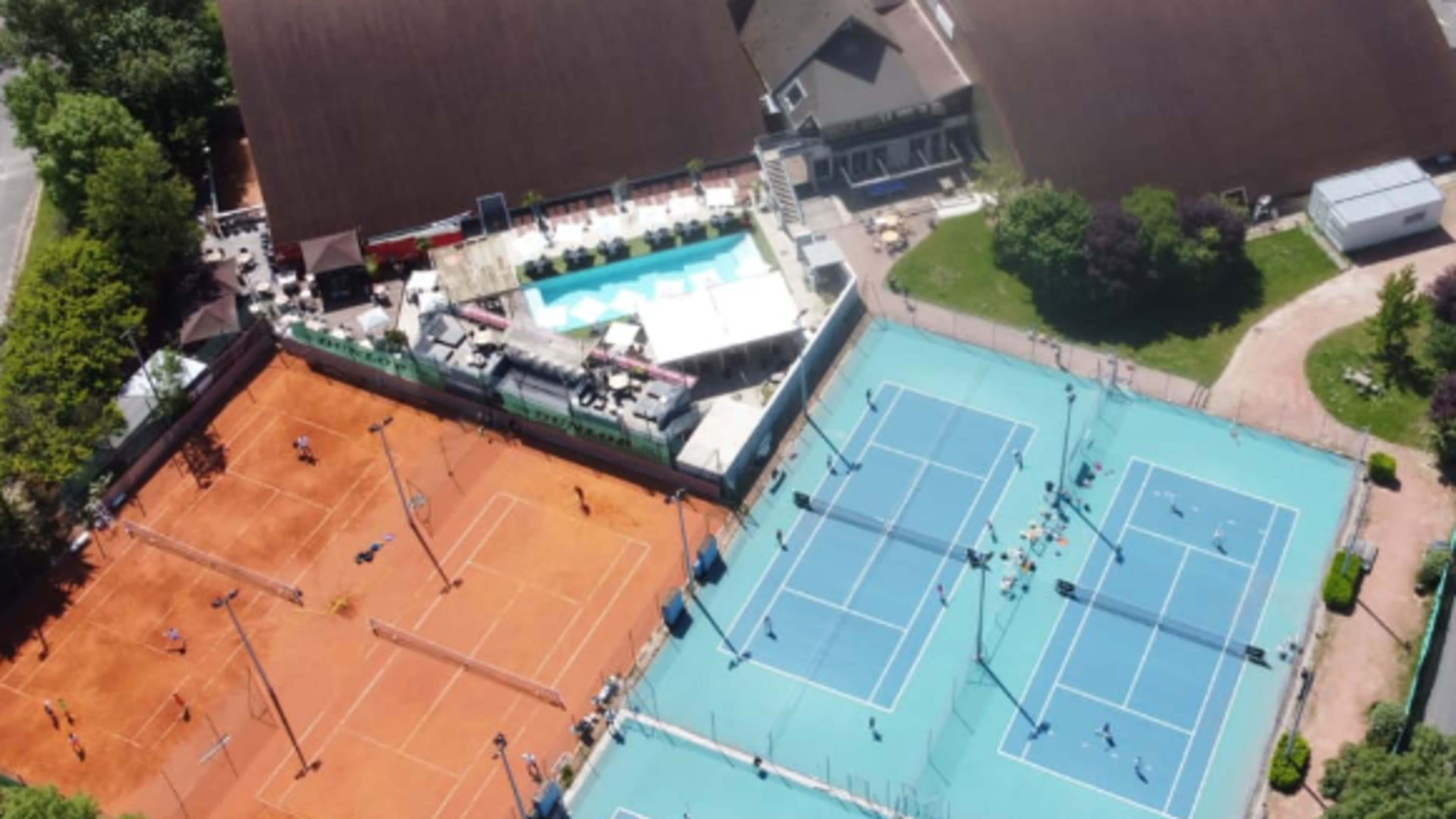 Where can I play tennis in Lyon ?