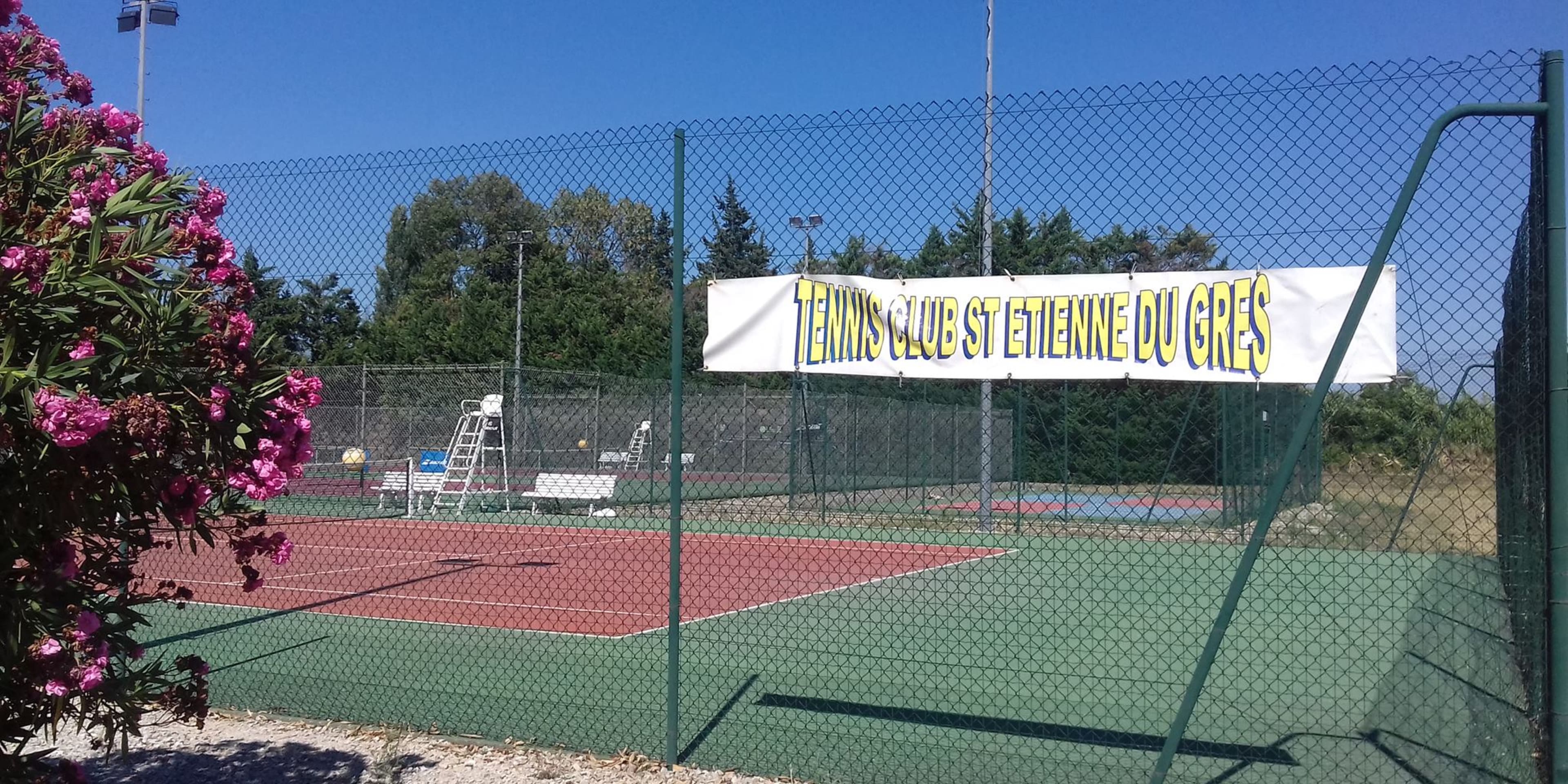 Tennis Club De Saint Etienne Du Grès - club de sport