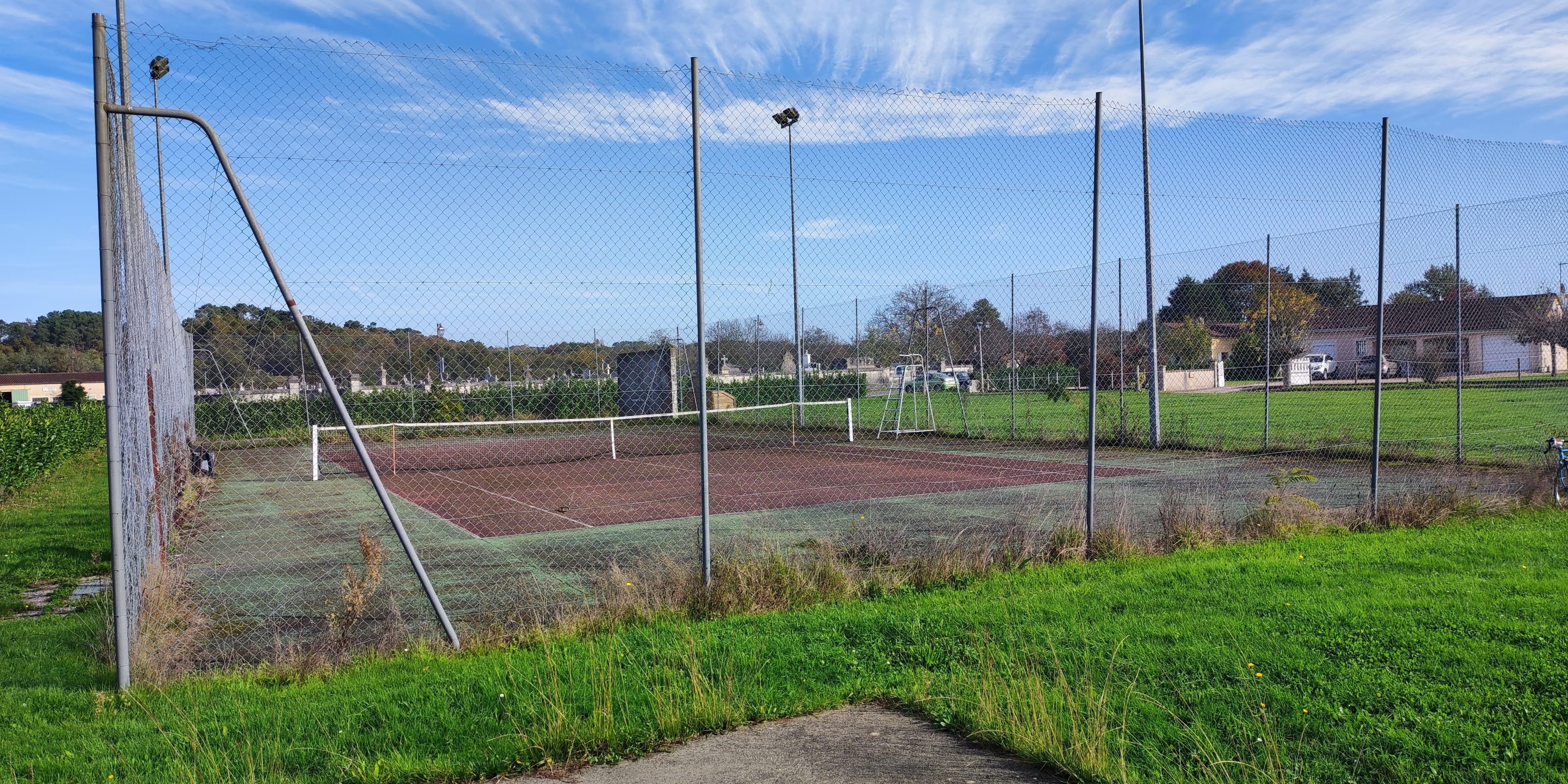 ST LAURENT DES HOMMES - club de sport