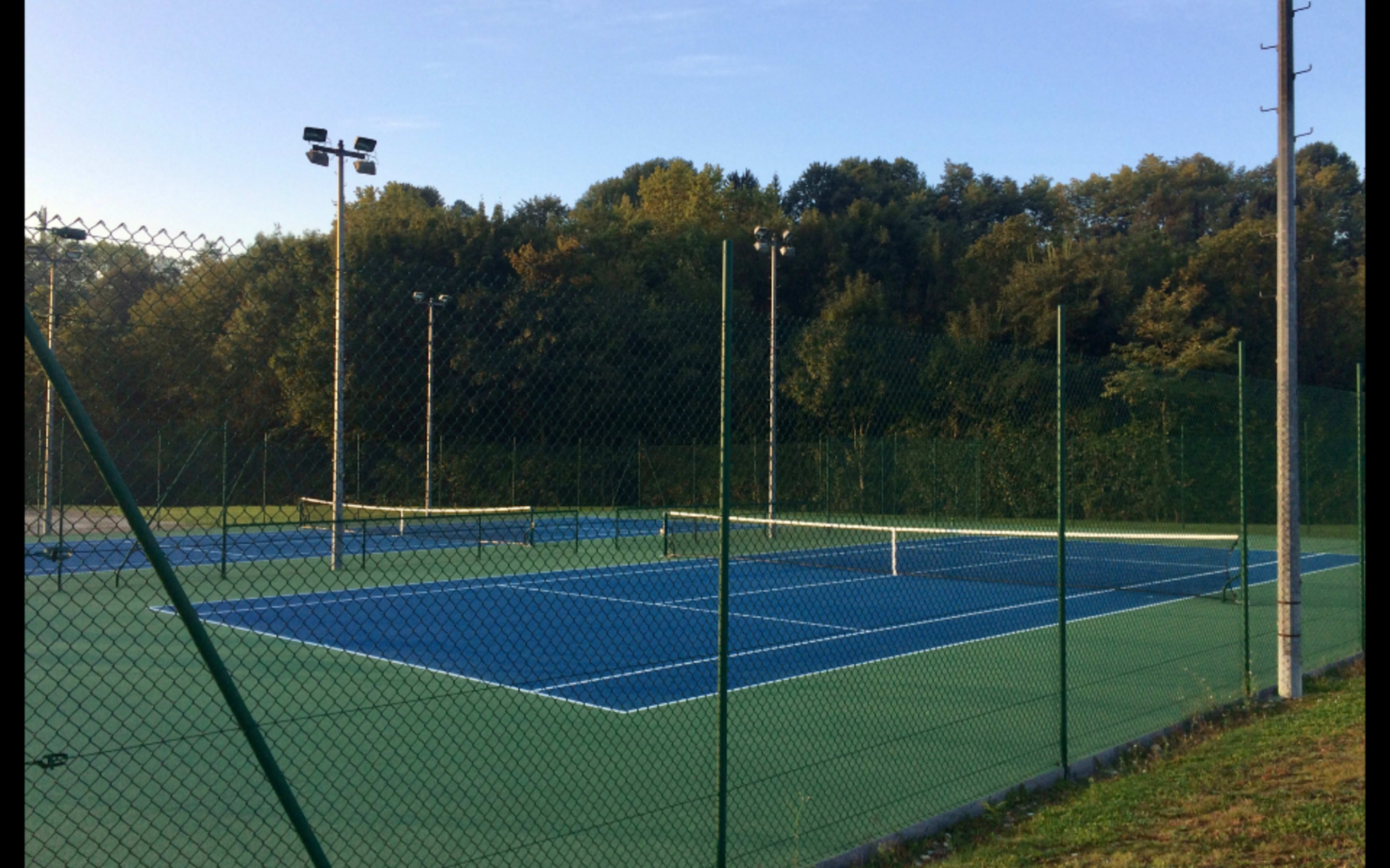 Terrain TENNIS CLUB PONT DE BEAUVOISIN & DOMESSIN à Pont-de-Beauvoisin 38-FR