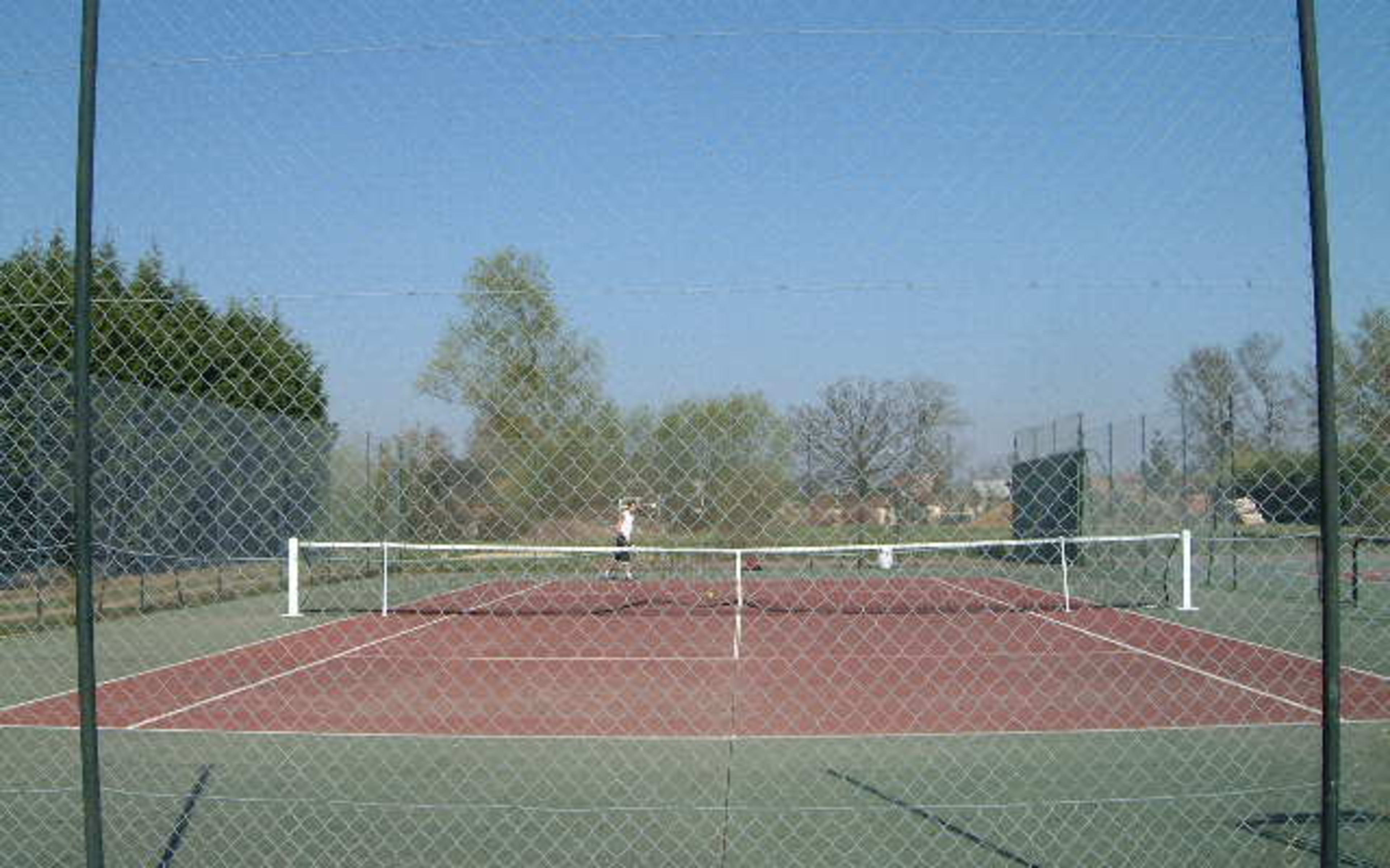 Terrain Tennis Club de Frignicourt à Châlons-en-Champagne 51-FR
