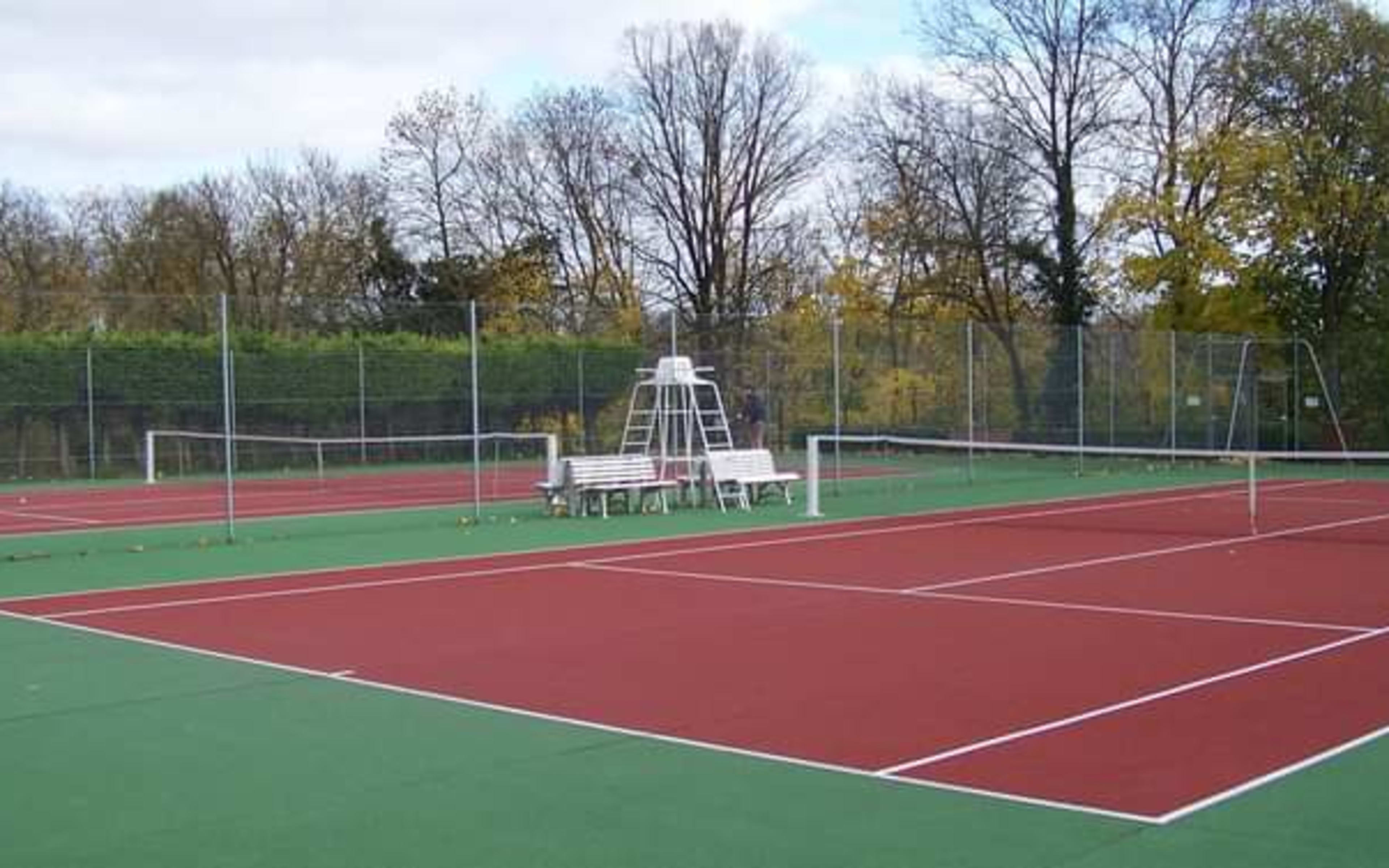 Terrain Tennis Club De La Vallée à Bordeaux-en-Gâtinais 45-FR