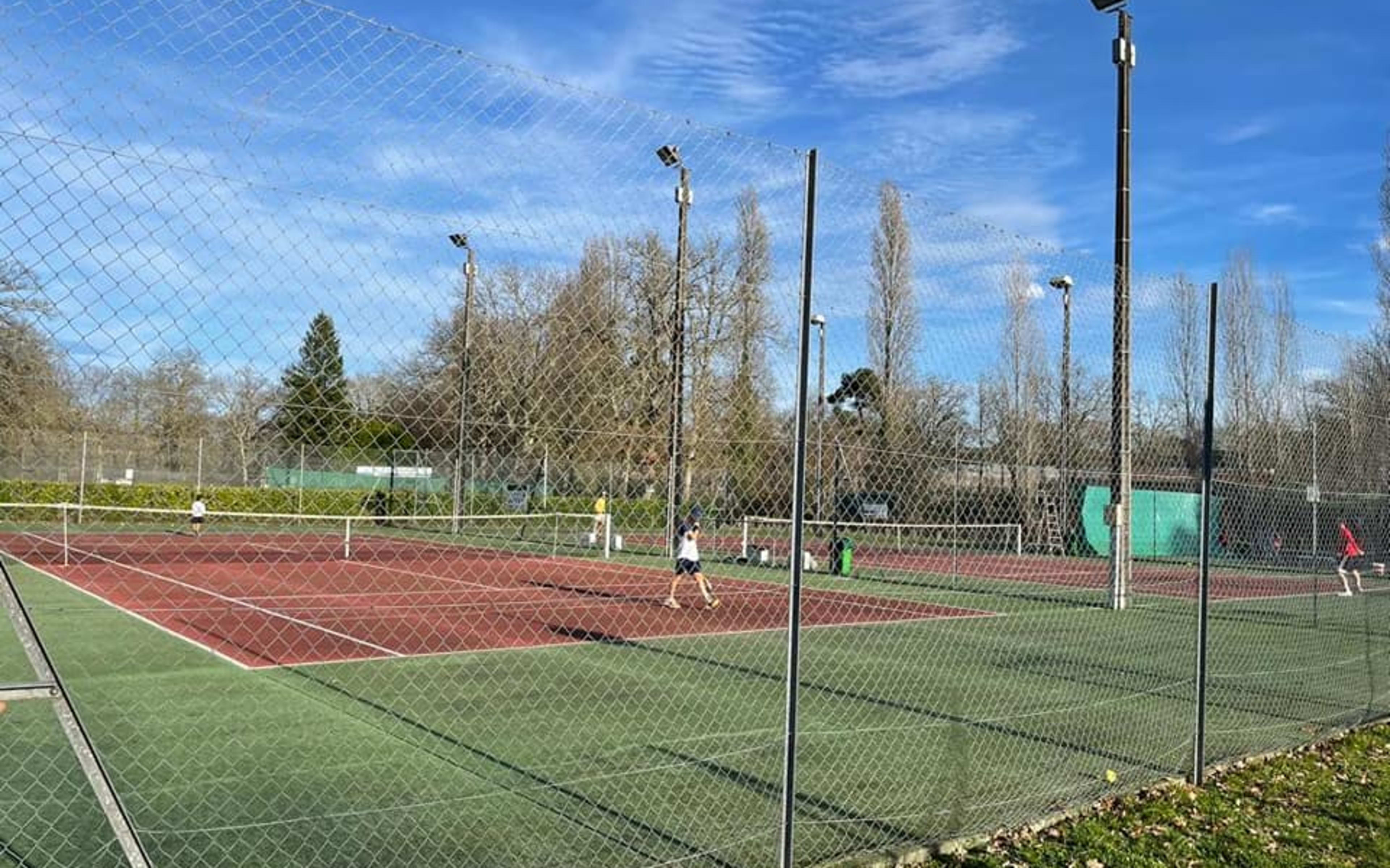 Terrain Stade Montois Tennis Padel à Targon
