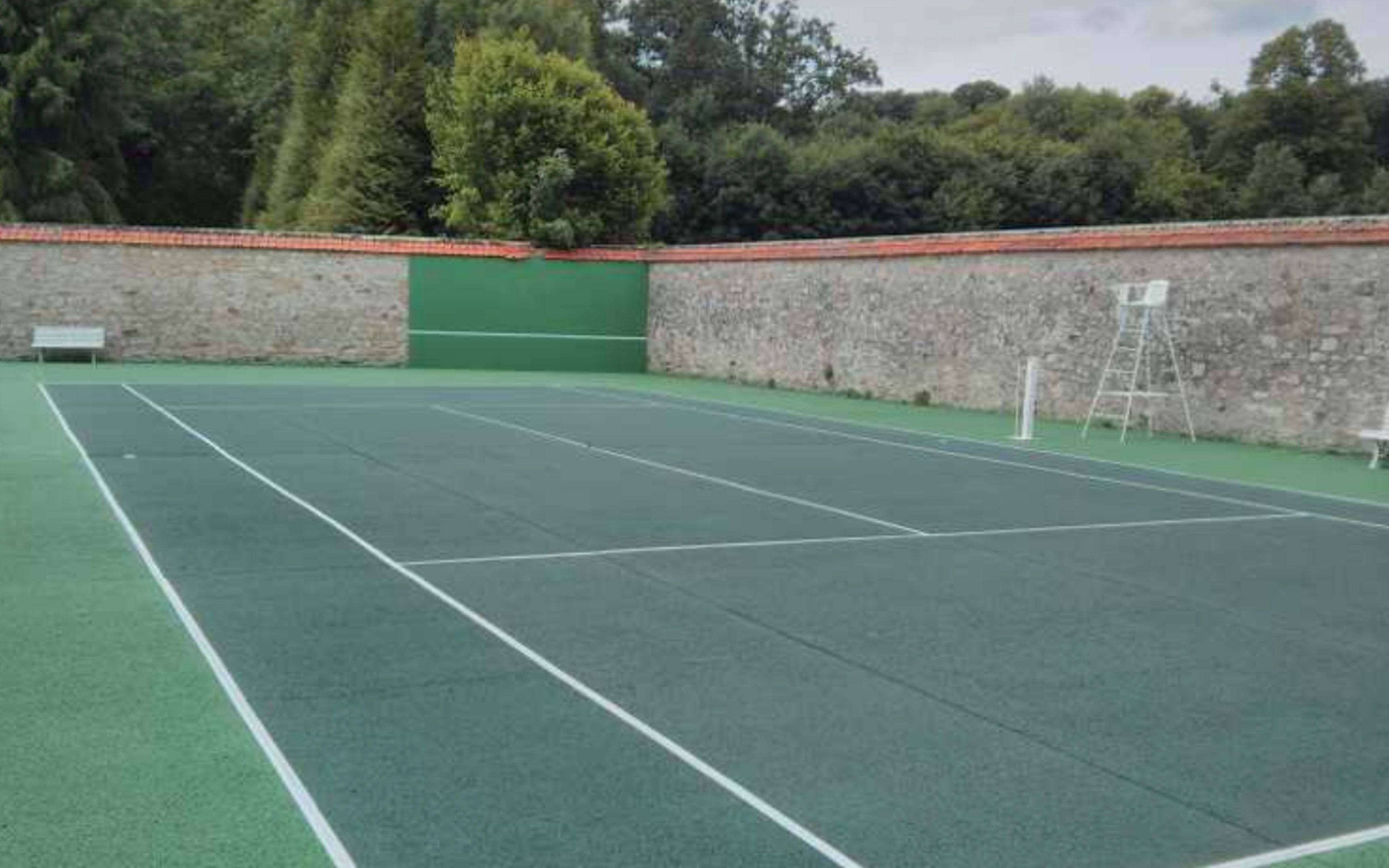 Terrain Ush Tennis à Marseilles-lès-Aubigny 18-FR