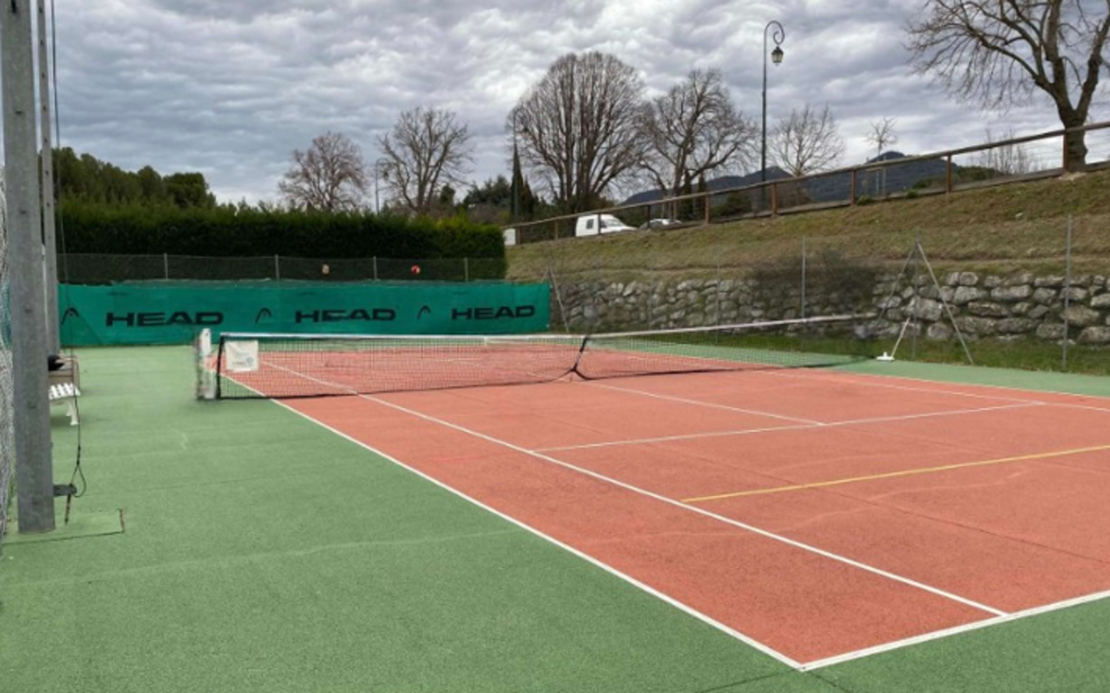 Terrain Mirabel Piegon Tennis Club à Mirabel-aux-Baronnies 26-FR