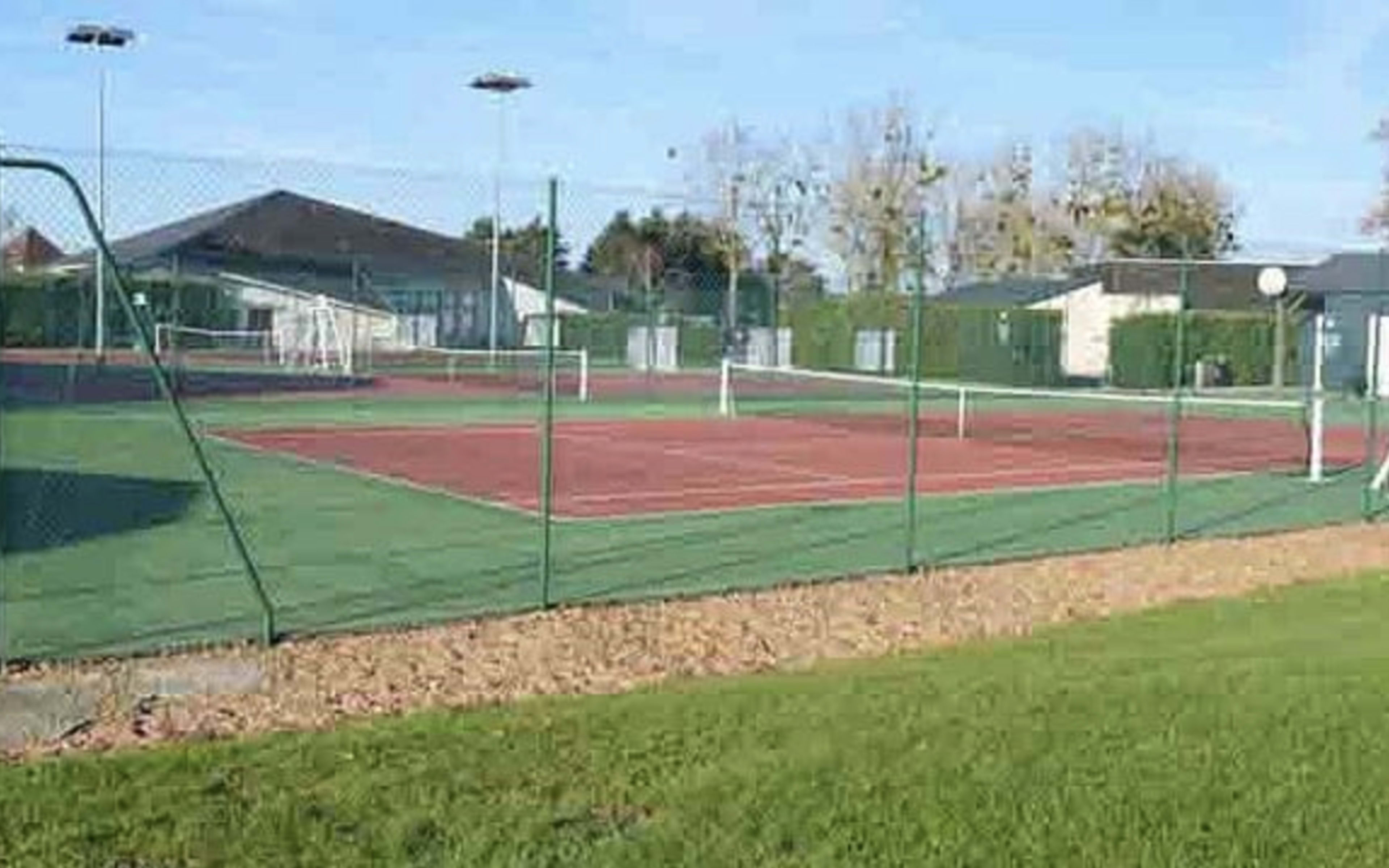 Terrain Cour Cheverny Tennis Club à Pruniers 36-FR