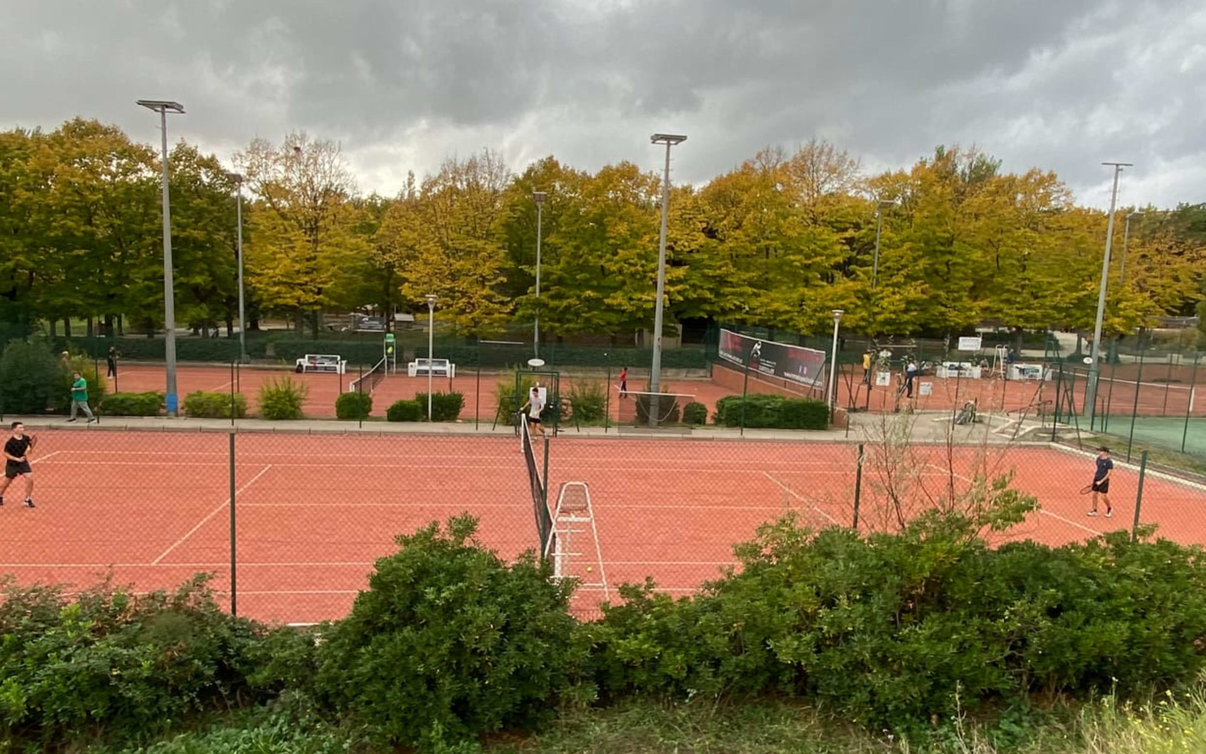 Terrain Tennis Club De Vitrolles à Septèmes-les-Vallons 13-FR
