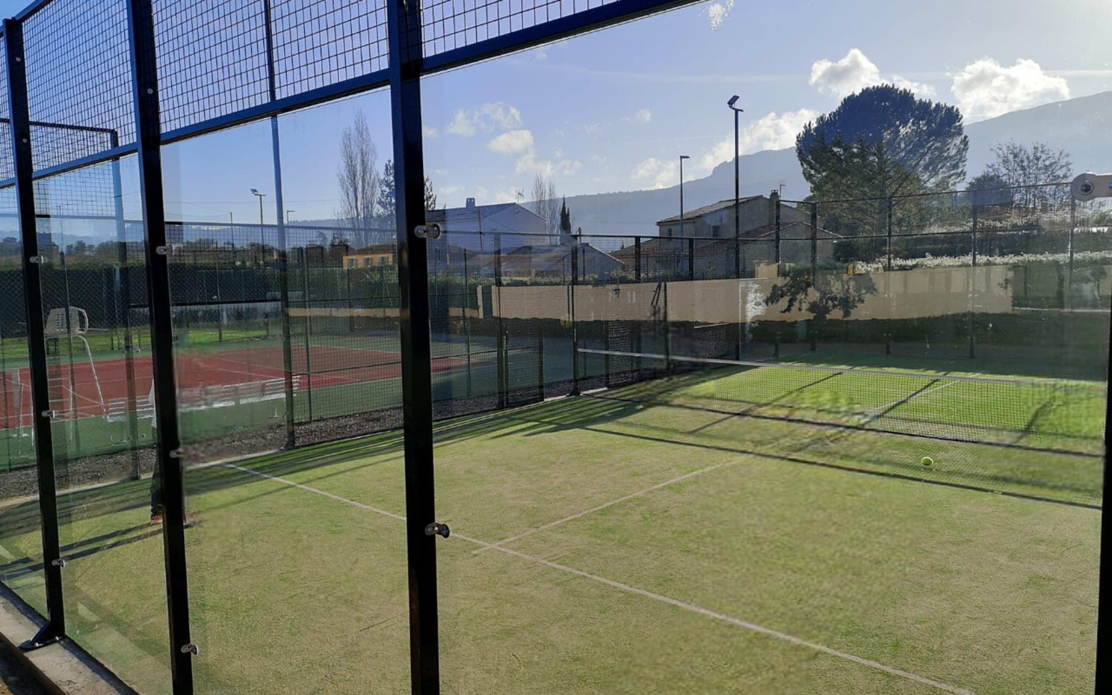 Terrain Tennis Padel Club Nans-Les-Pins à Châteaurenard 13-FR