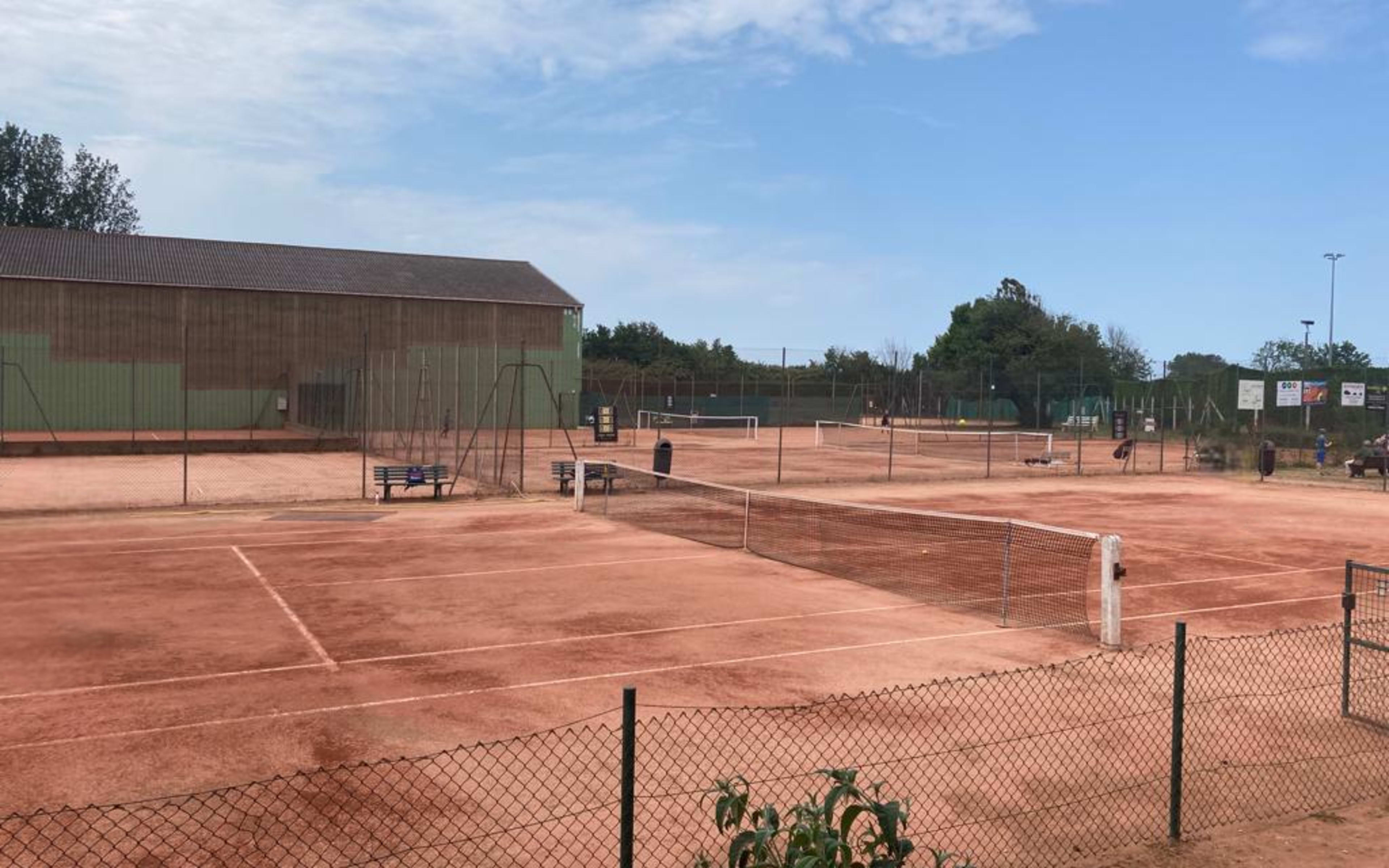 Terrain Luc-sur-Mer Tennis Club à Normandie