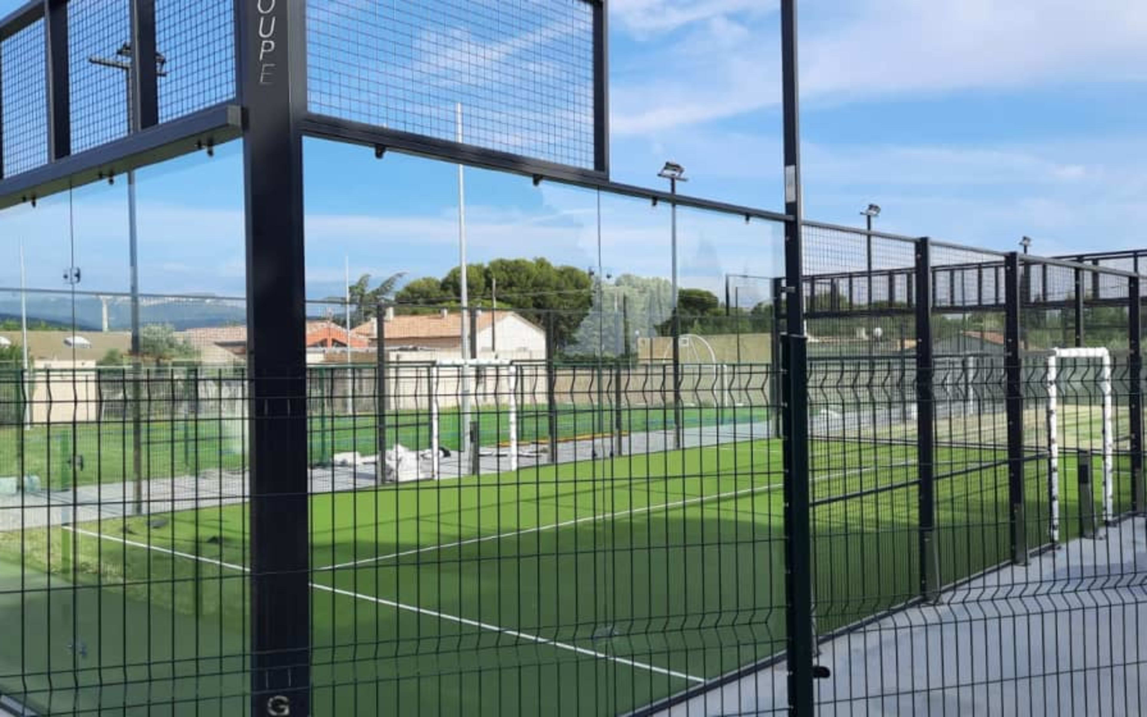 Terrain Rasteau Padel Club à Peyrolles-en-Provence