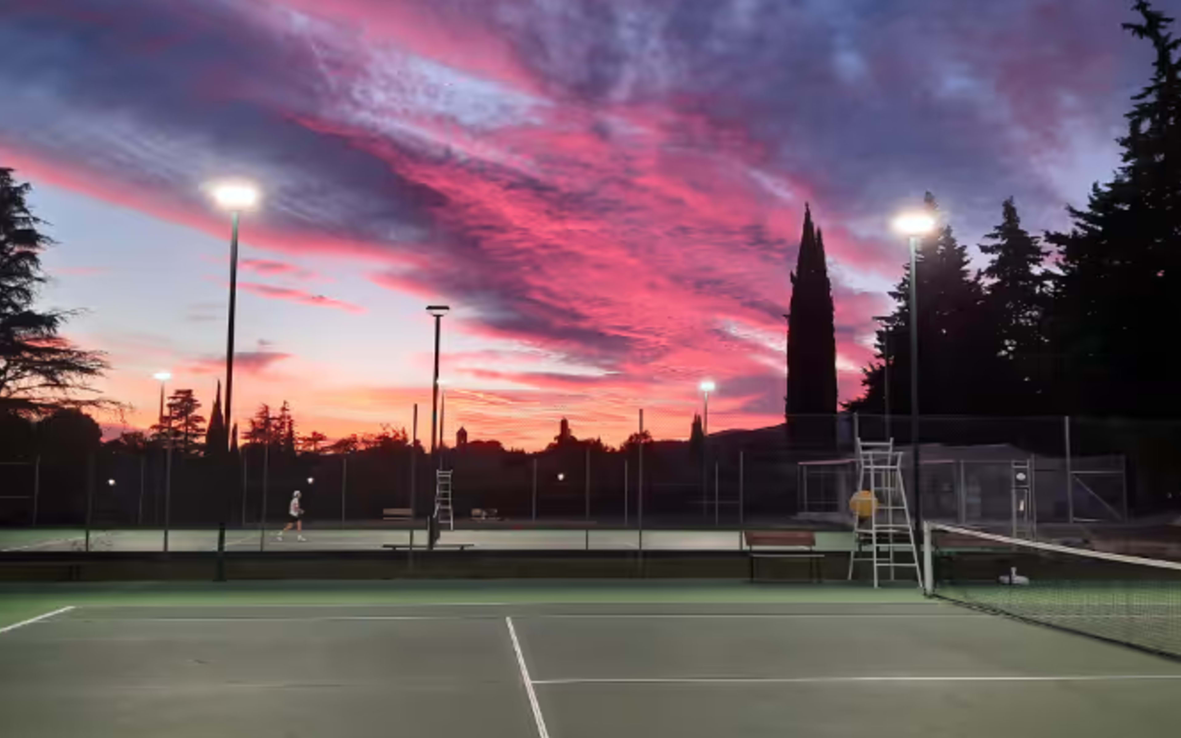 Terrain Tennis Club Lourmarin à Bourdeaux
