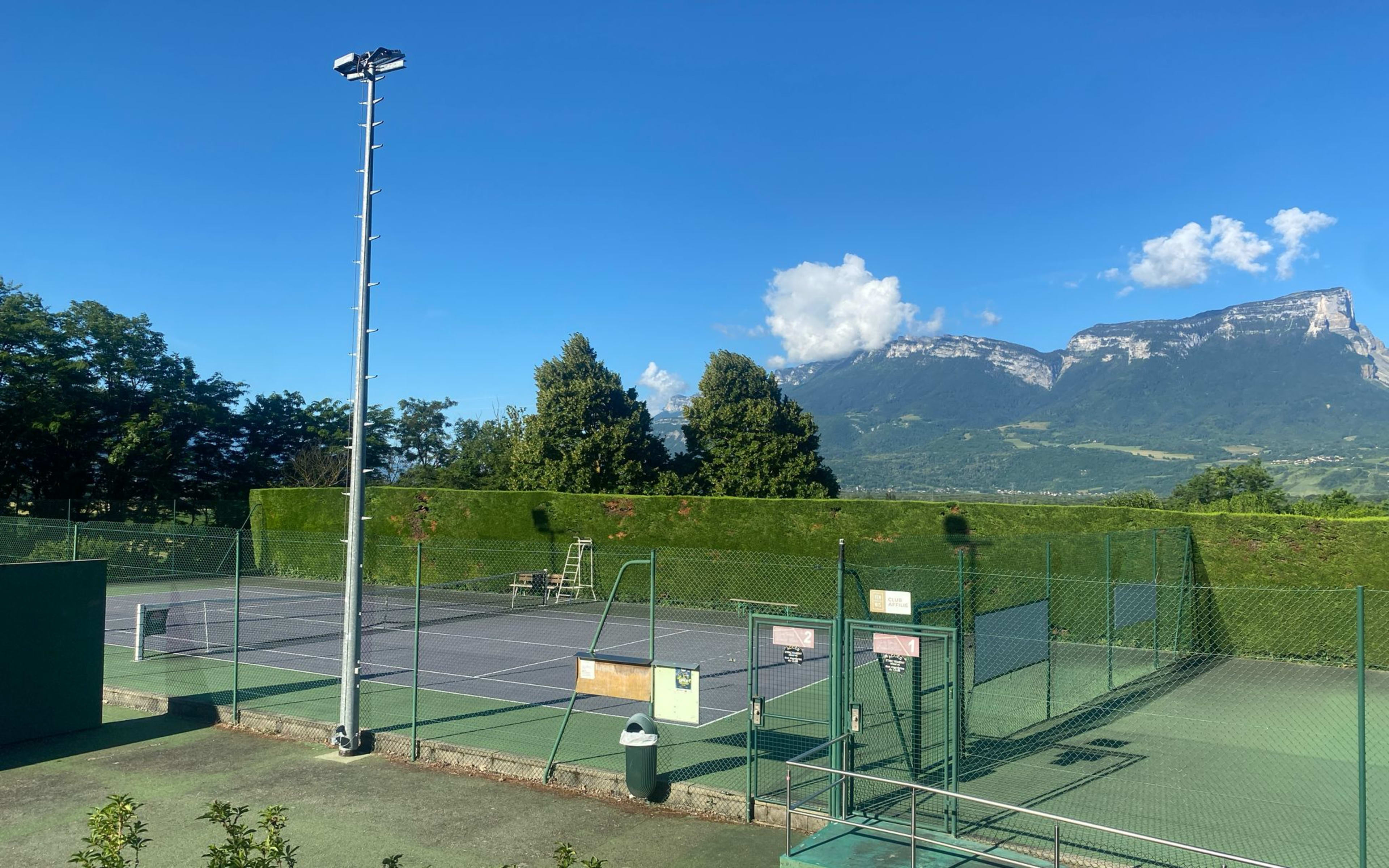 Terrain Tennis Club De Francin Porte De Savoie à Auvergne-Rhône-Alpes