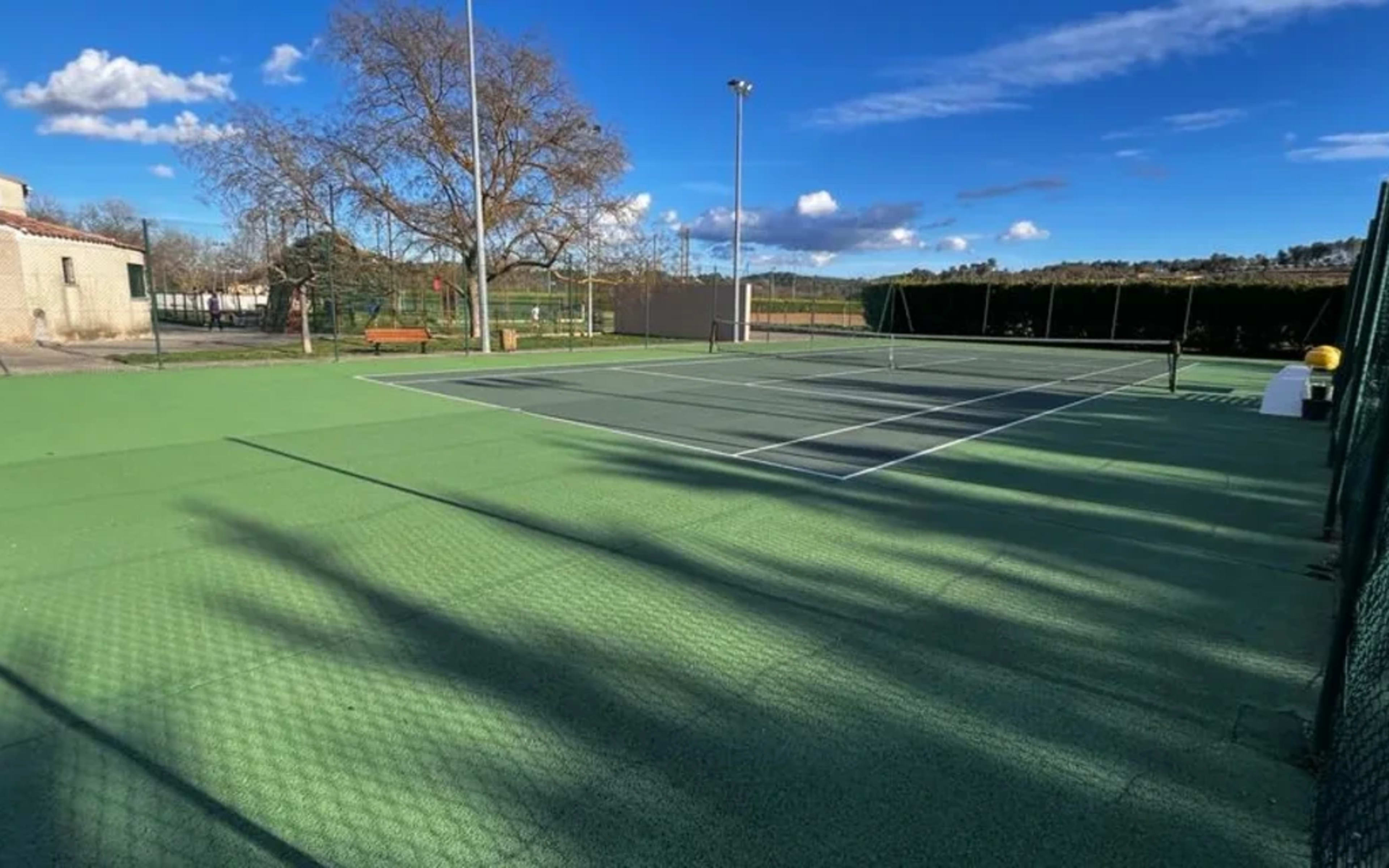 Terrain Tennis Club Simply the Besse à Le Pradet