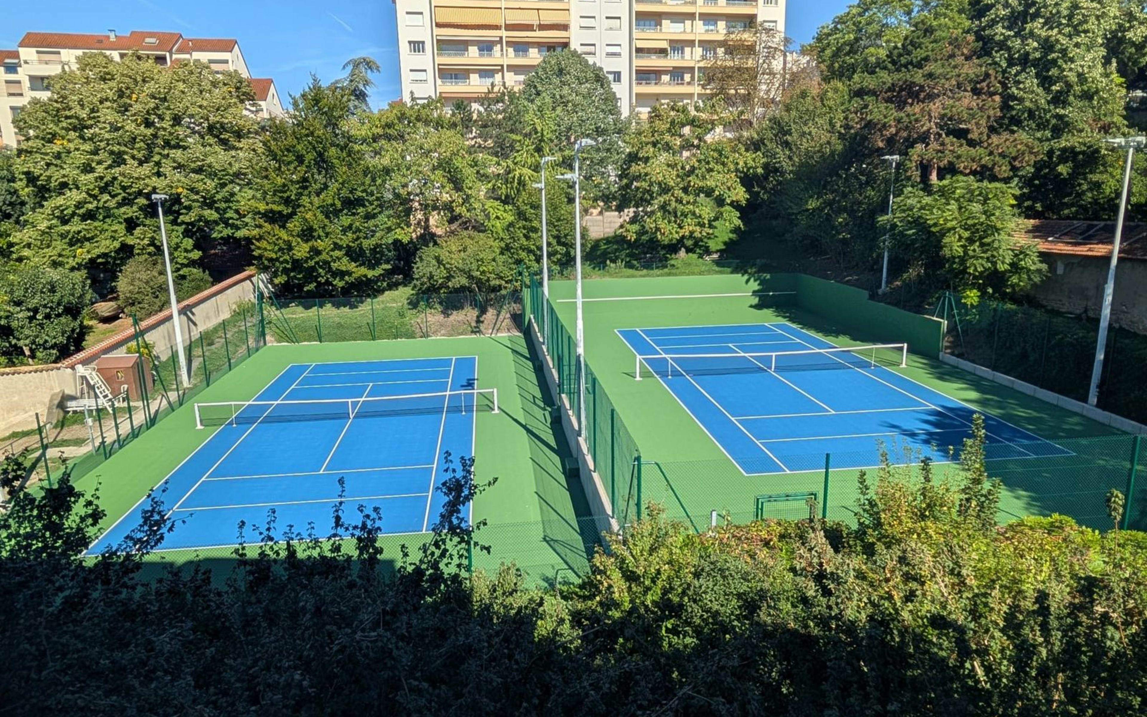 Terrain Tennis Lyon 1 à La Chapelle-de-Guinchay