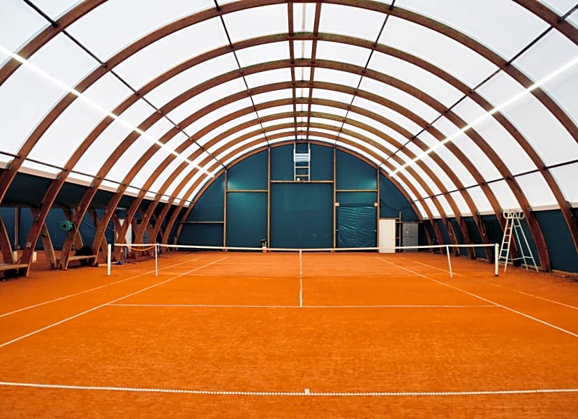 New Lawn Tennis Club - Photo 1