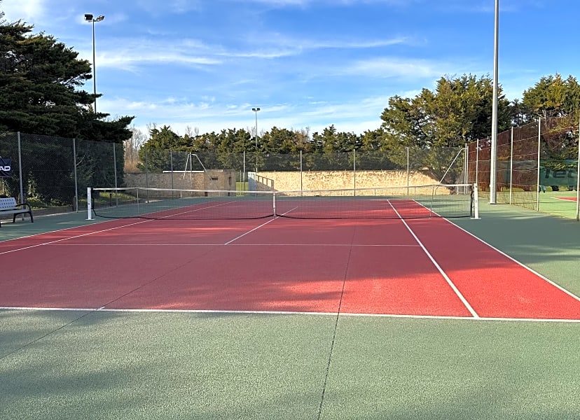 Tennis Club Saint-Laurent des Arbres - Photo 1