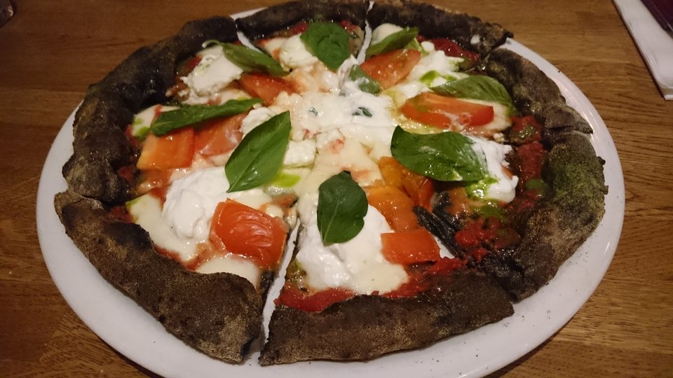 Bizarre Food Style: New Black Base Pizza