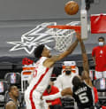 Houston Rockets vence San Antonio Spurs em confronto equilibrado pela NBA
