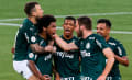 Palmeiras garante vitória sobre Santos, segue com chance de classificação e elimina rival do Paulistão