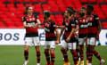 Flamengo recebe Vélez Sarsfield para confronto direto pela liderança do Grupo G da Libertadores