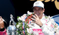 Helio Castroneves vence 500 Milhas de Indianápolis e entra para lista de maiores vencedores da corrida mais importante da Indy